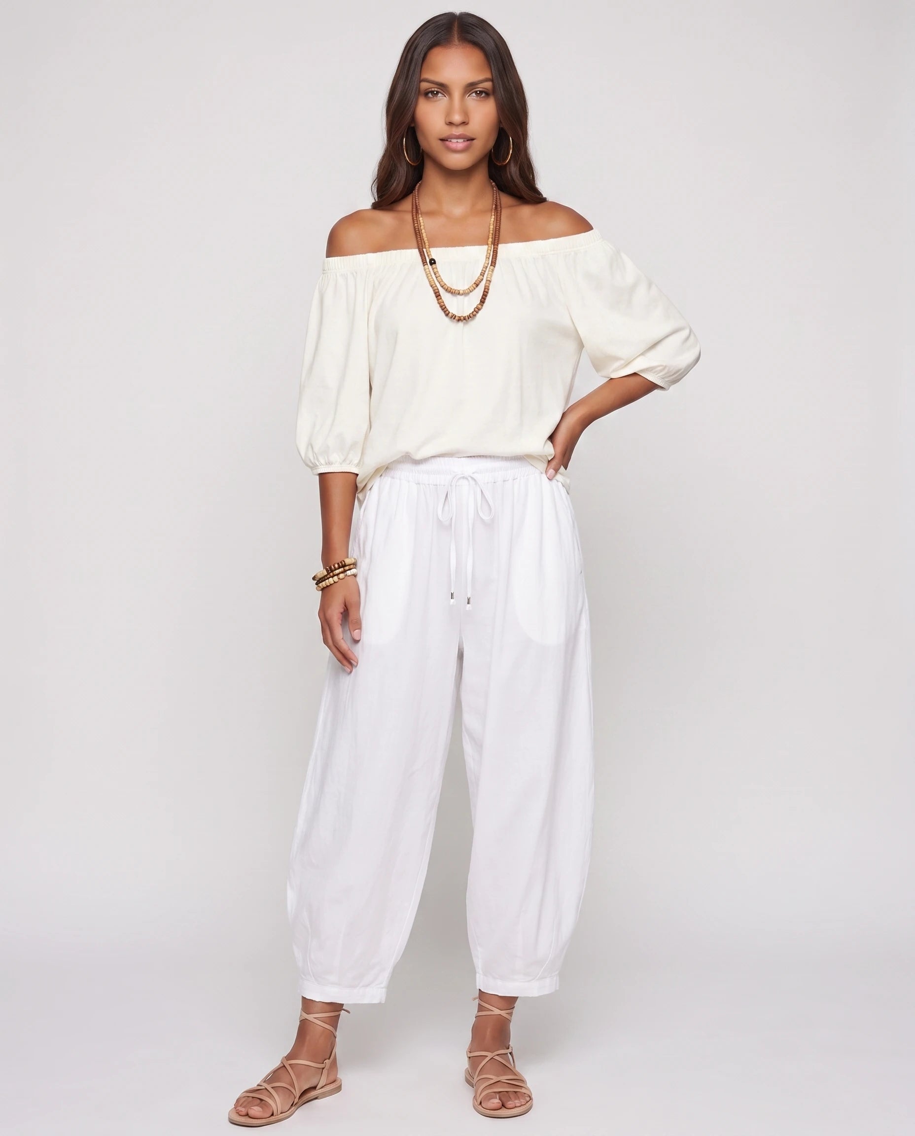 Ensemble epaules denudees et pantalon sarouel Blanc vue de face studio - Lorene | Zolena