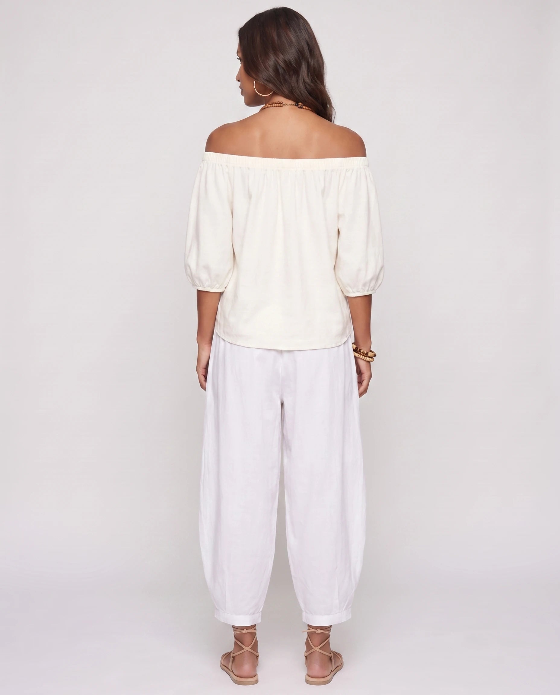 Ensemble epaules denudees et pantalon sarouel Blanc vue de dos studio - Lorene | Zolena