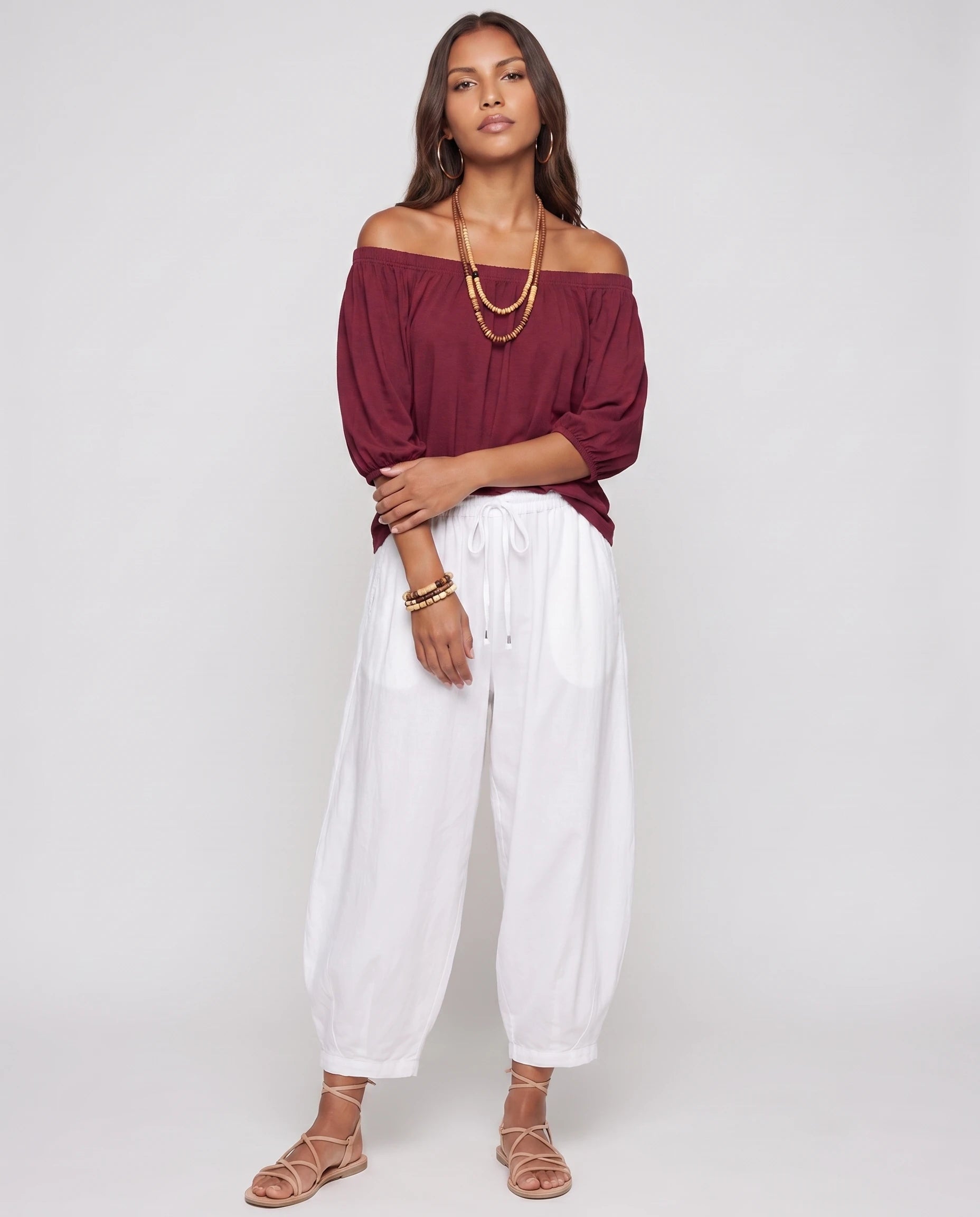 Ensemble epaules denudees et pantalon sarouel Bordeaux vue de face studio - Lorene | Zolena