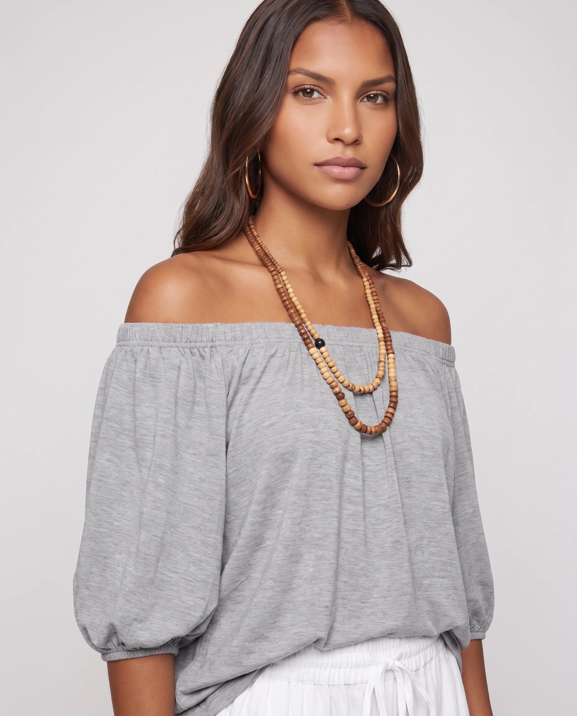 Ensemble epaules denudees et pantalon sarouel Gris gros plan encolure epaules denudees studio - Lorene | Zolena