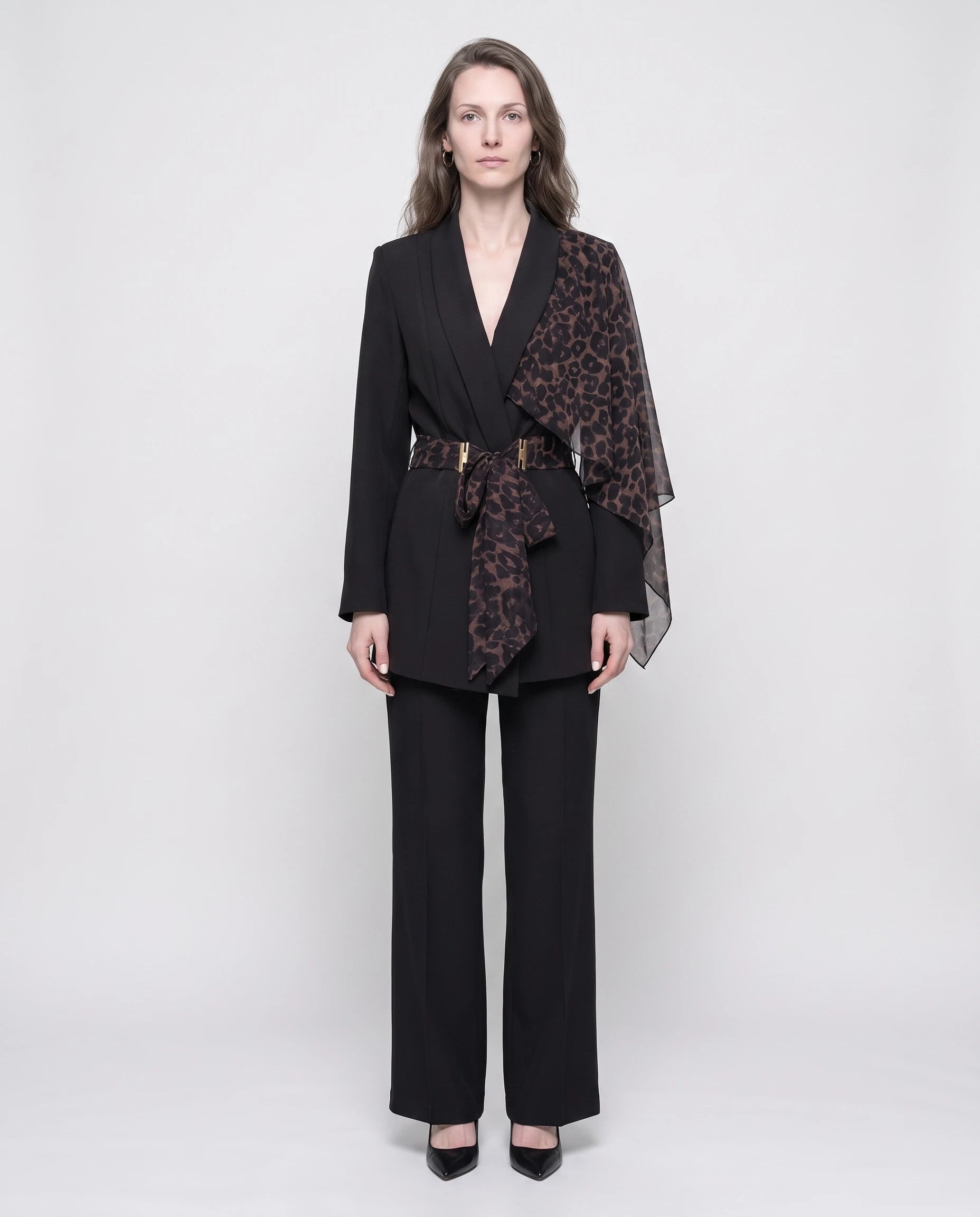 Ensemble blazer et pantalon à accent léopard Isaure — Noir — vue face studio