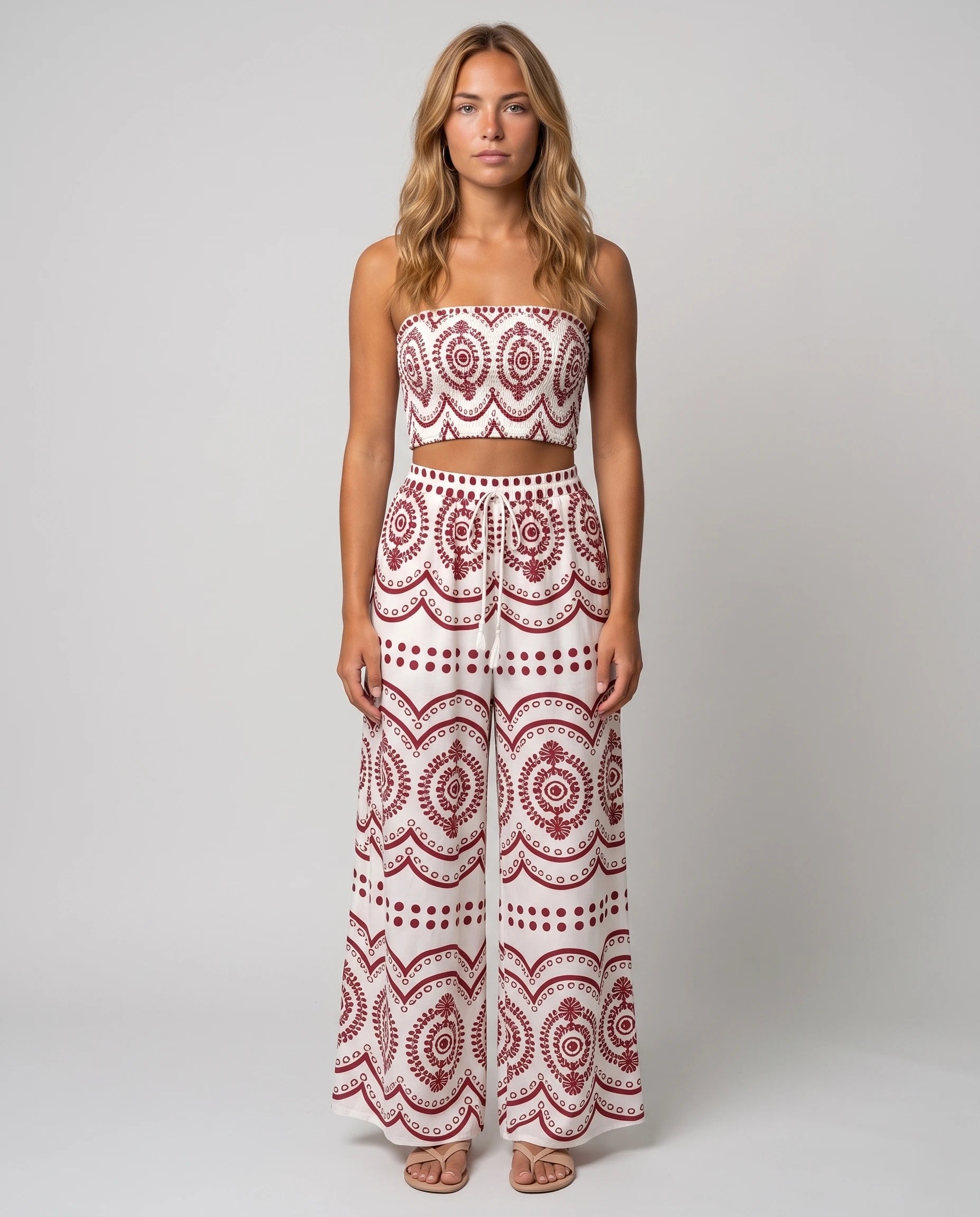 Ensemble bandeau et pantalon large imprimé Cléophée bordeaux, vue de face en studio