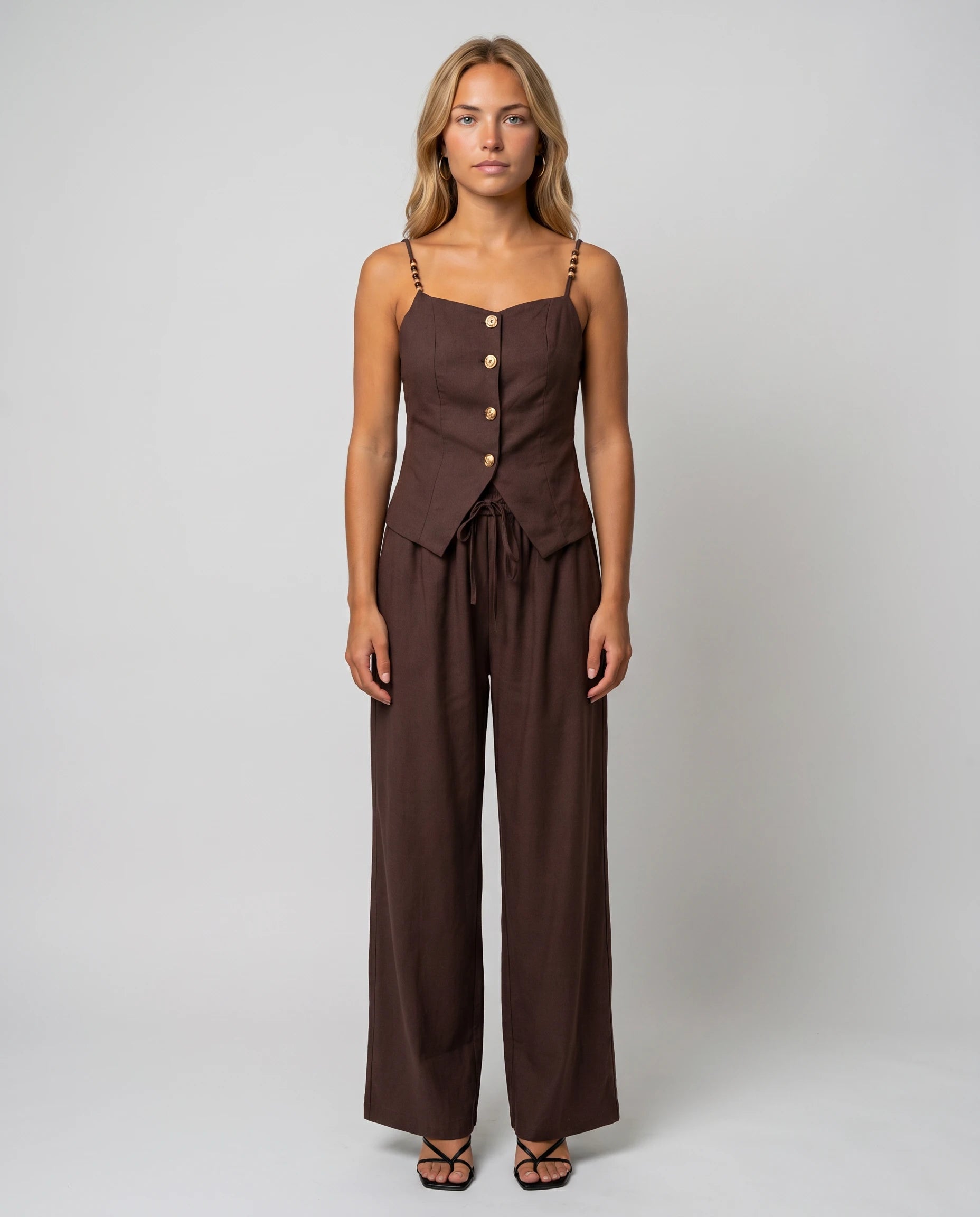 Ensemble caraco boutonné et pantalon large Isabeau — Chocolat — vue face studio