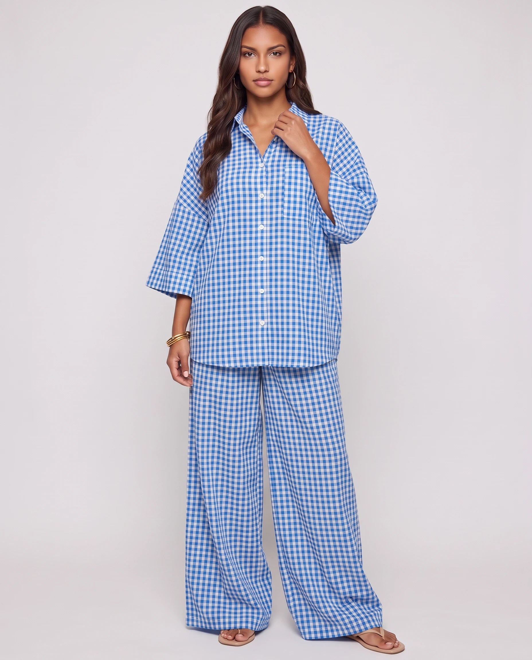 Ensemble chemise oversize et pantalon a carreaux Bleu Ciel vue de face studio - Cyrielle | Zolena