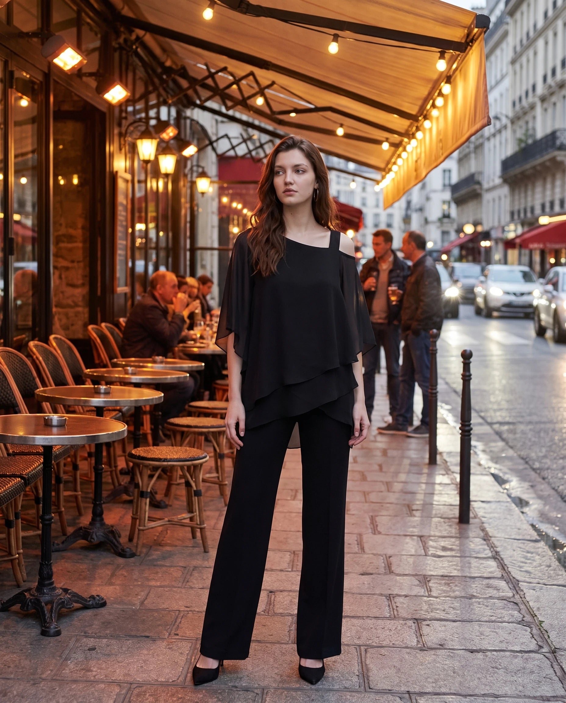 Ensemble top chiffon asymétrique et pantalon Solange — Noir — portée, lifestyle