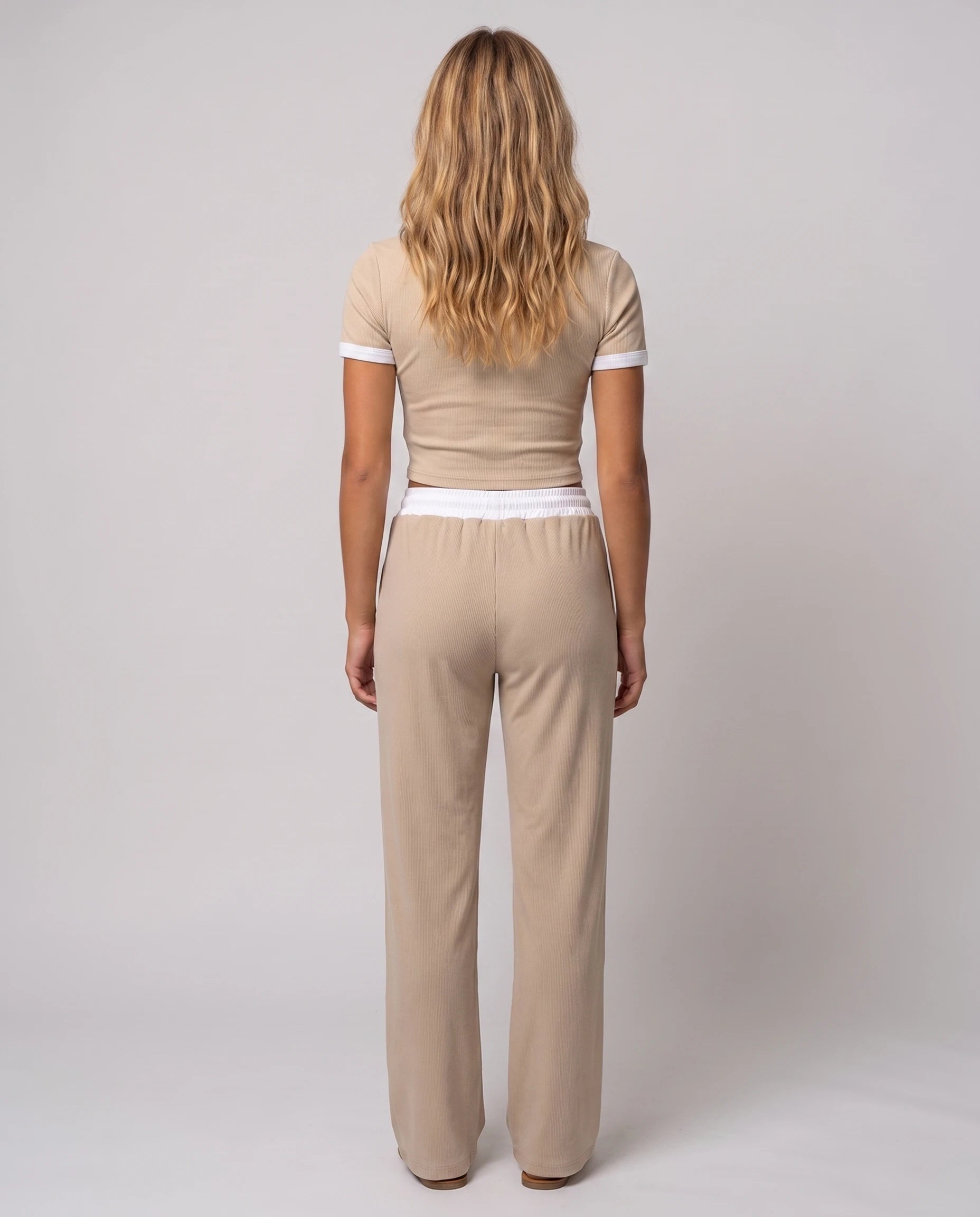 Ensemble crop top et pantalon côtelé Ludivine — Beige — vue dos studio