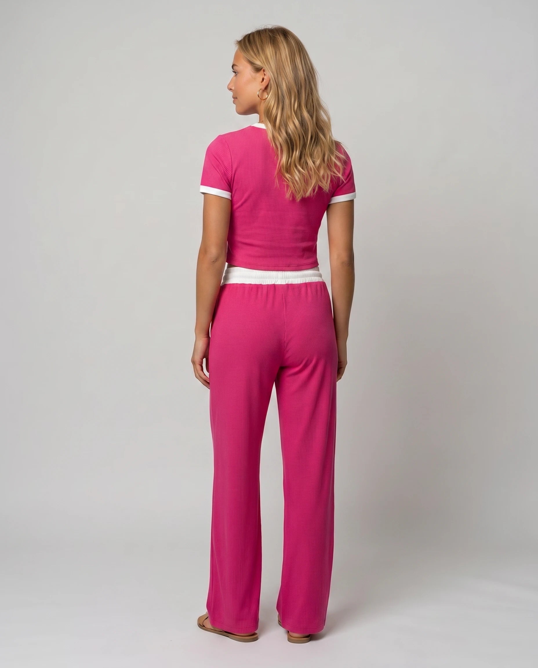 Ensemble crop top et pantalon côtelé Ludivine — Fuchsia — vue dos studio