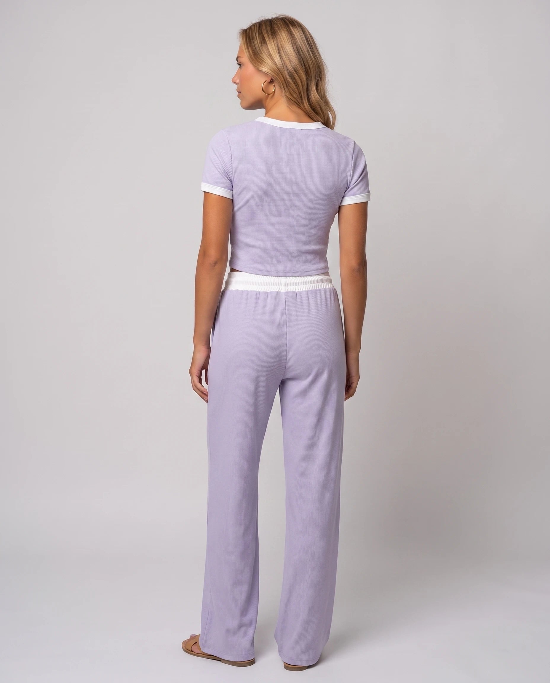 Ensemble crop top et pantalon côtelé Ludivine — Lavande — vue dos studio