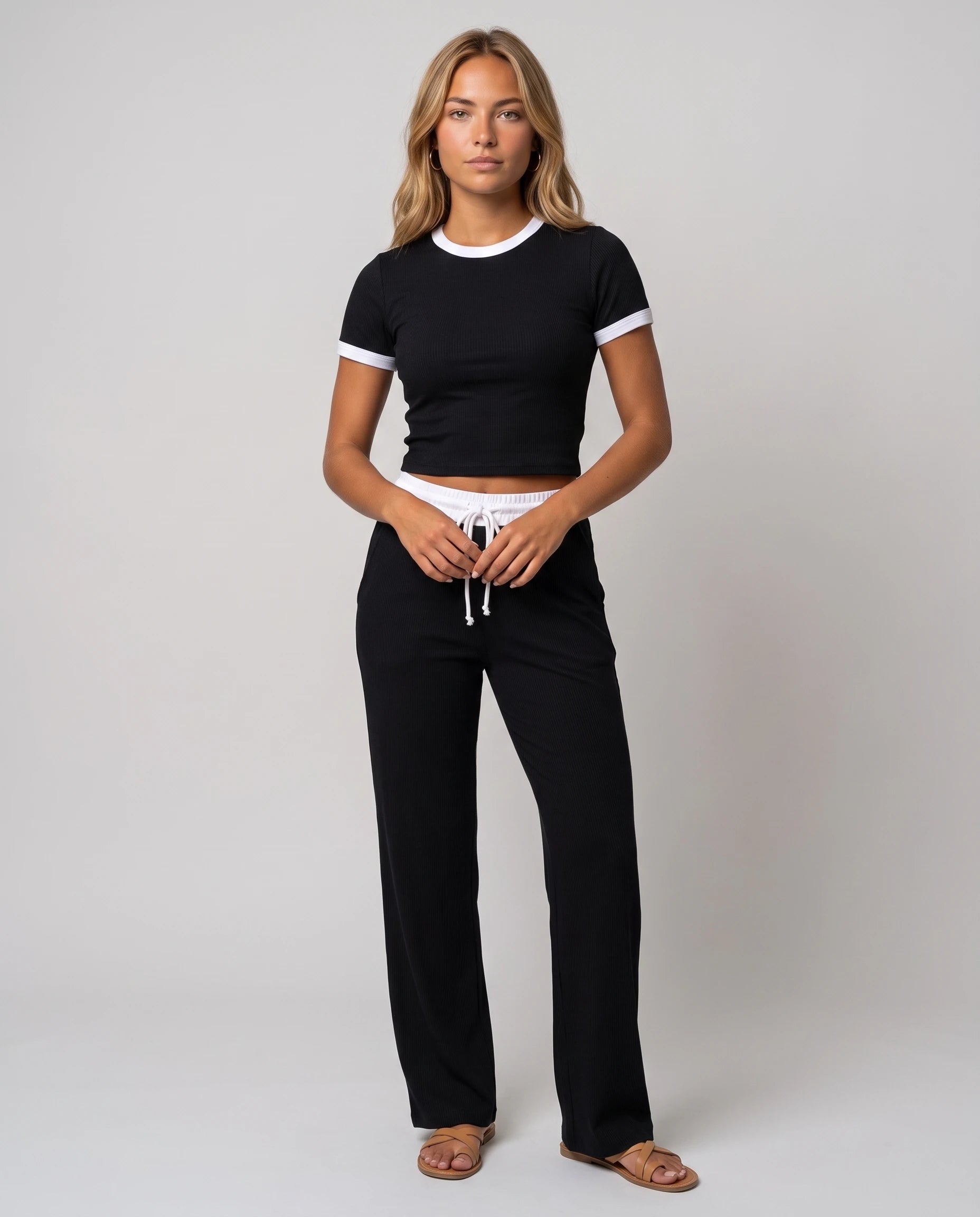 Ensemble crop top et pantalon côtelé Ludivine — Noir — vue face studio