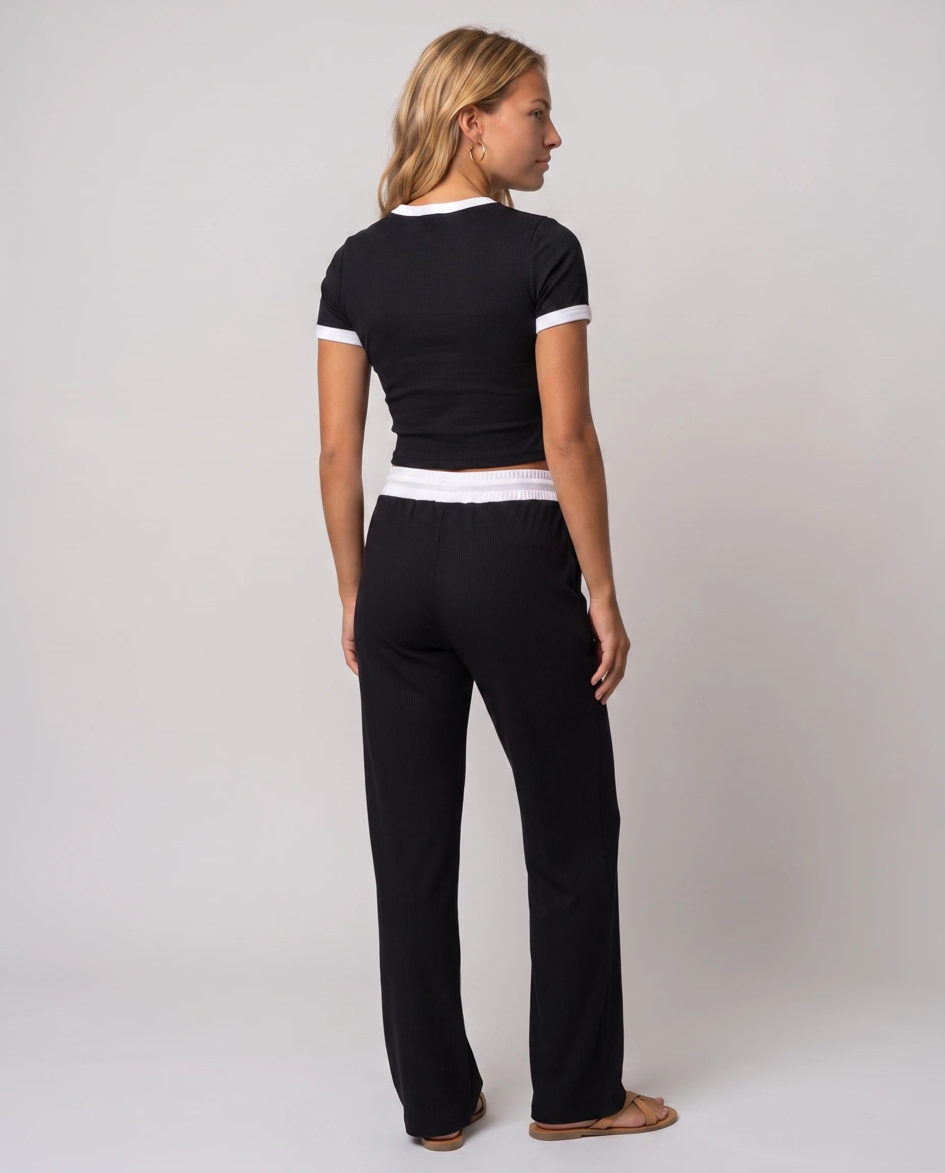 Ensemble crop top et pantalon côtelé Ludivine — Noir — vue dos studio