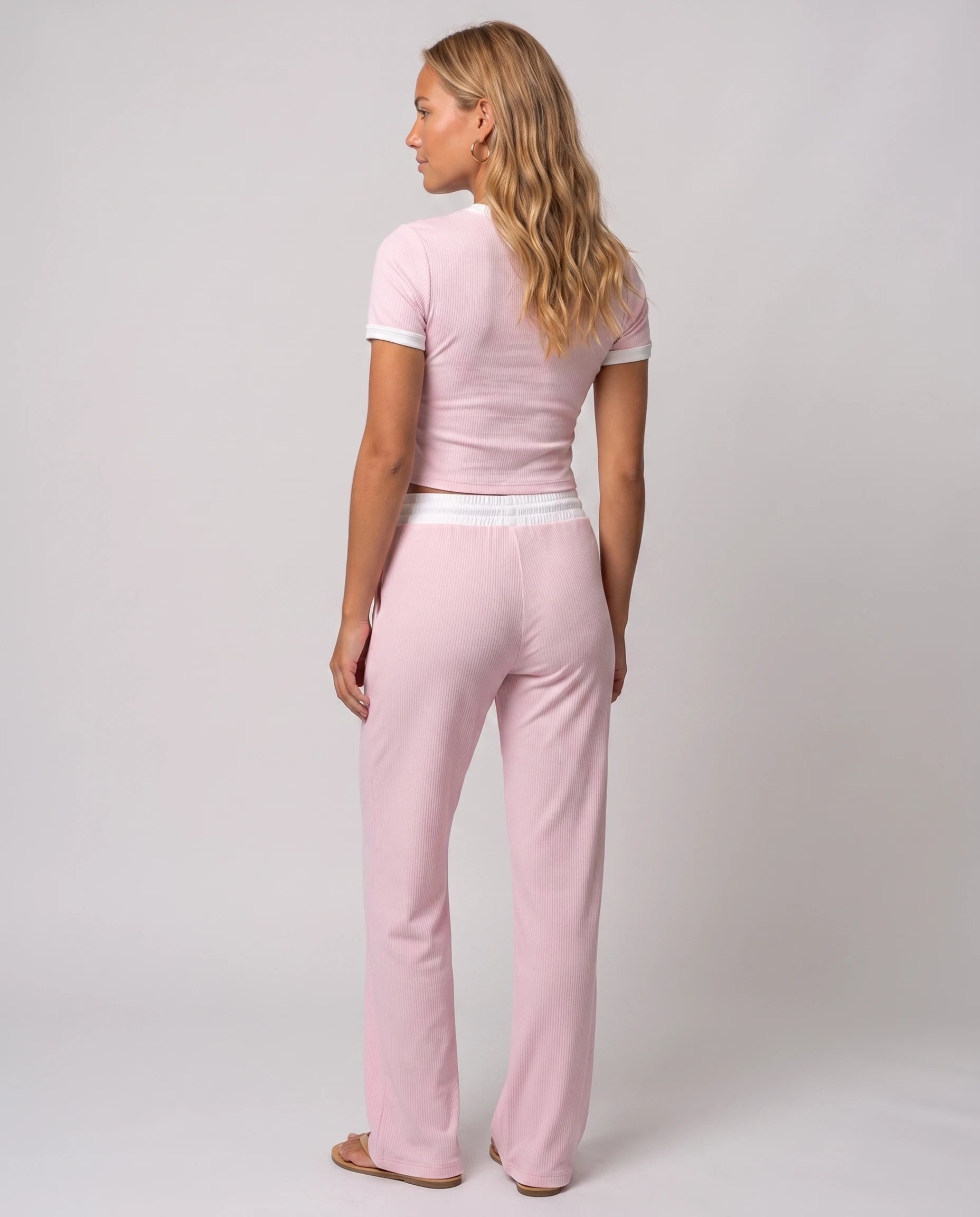 Ensemble crop top et pantalon côtelé Ludivine — Rose Poudré — vue dos studio
