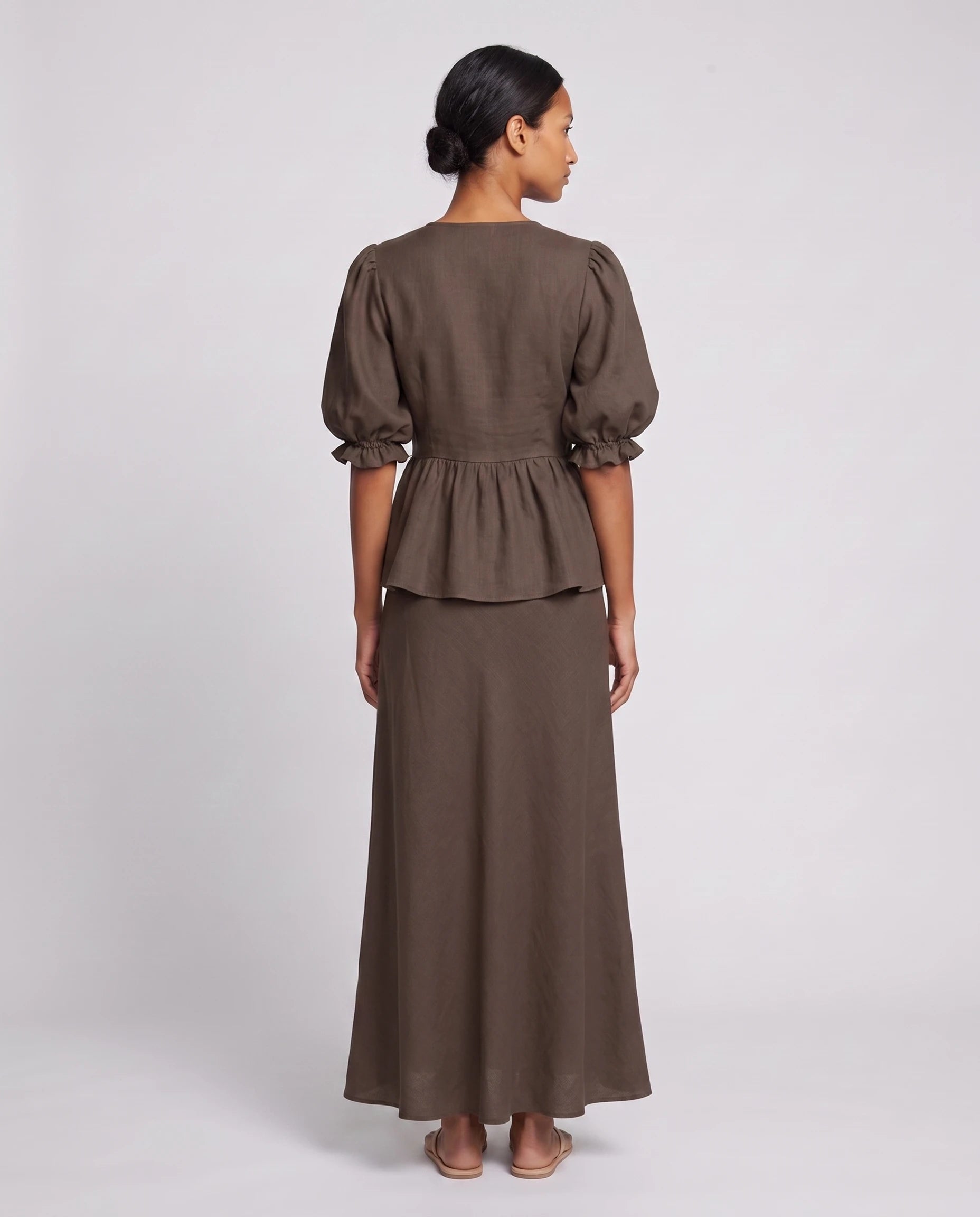 Ensemble blouse nouée et jupe longue en coton Roselyne — Café, vue de dos