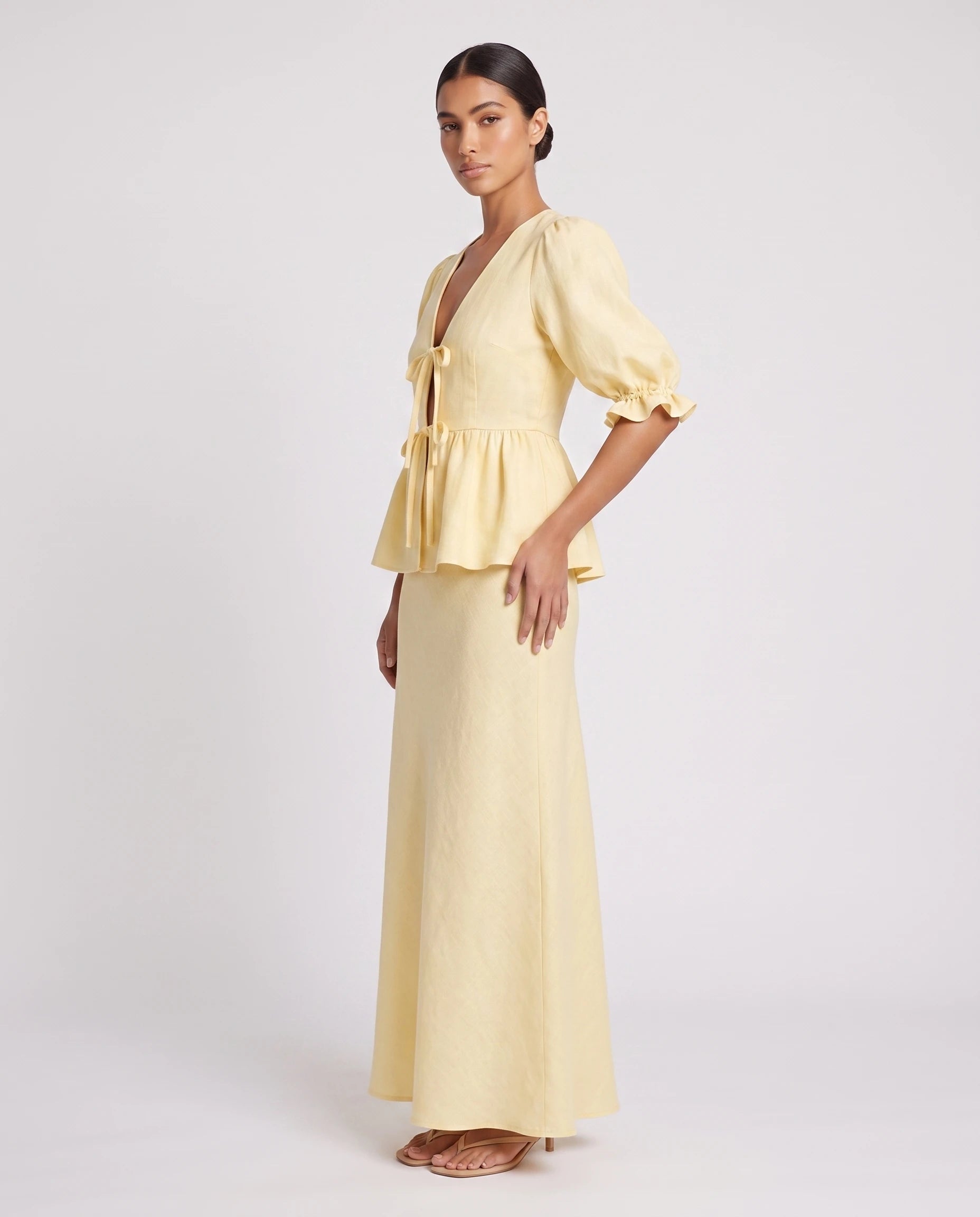 Ensemble blouse nouée et jupe longue en coton Roselyne — Jaune Pâle, vue trois quarts
