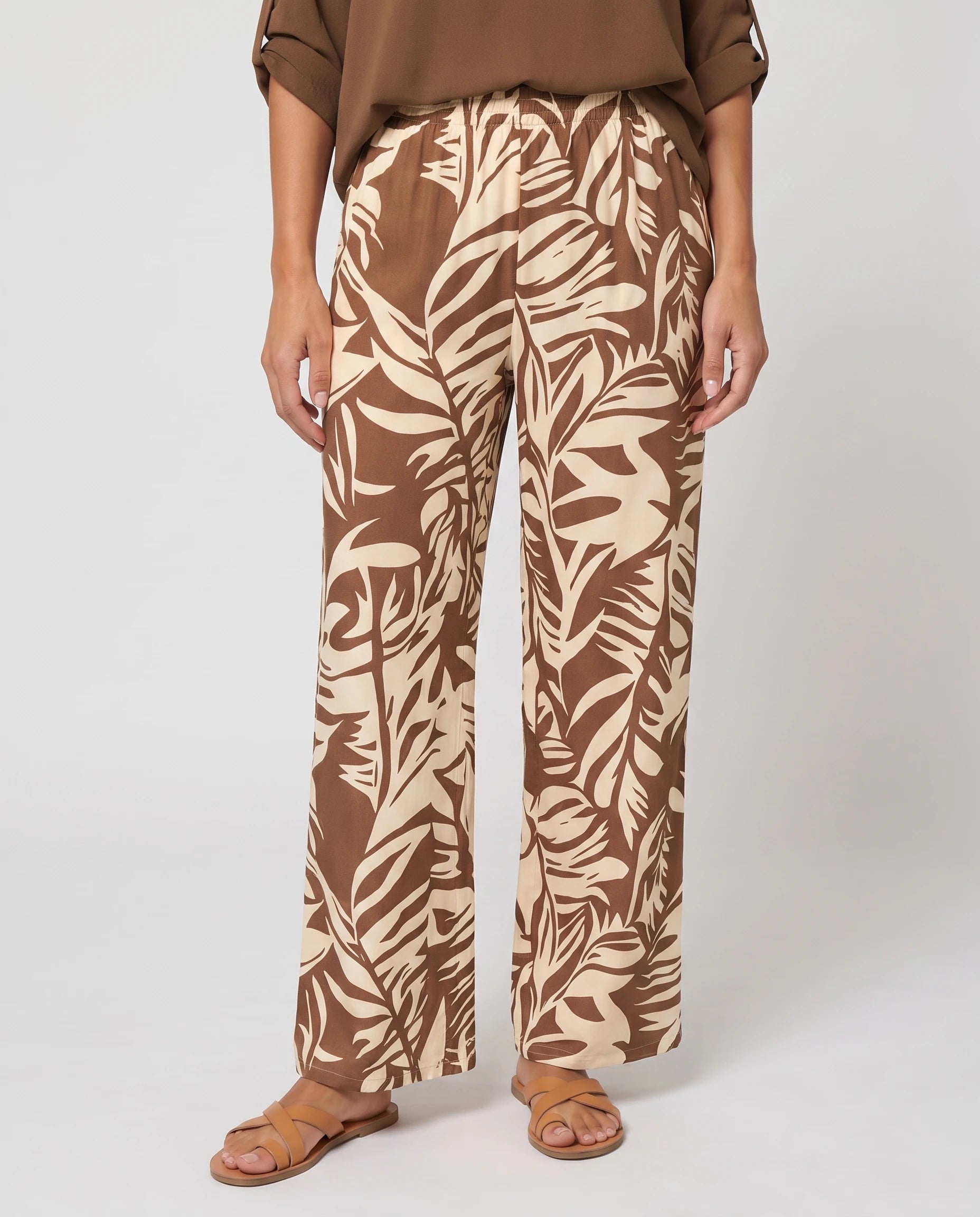Ensemble blouse et pantalon large imprimé Servane — Café — détail imprimé