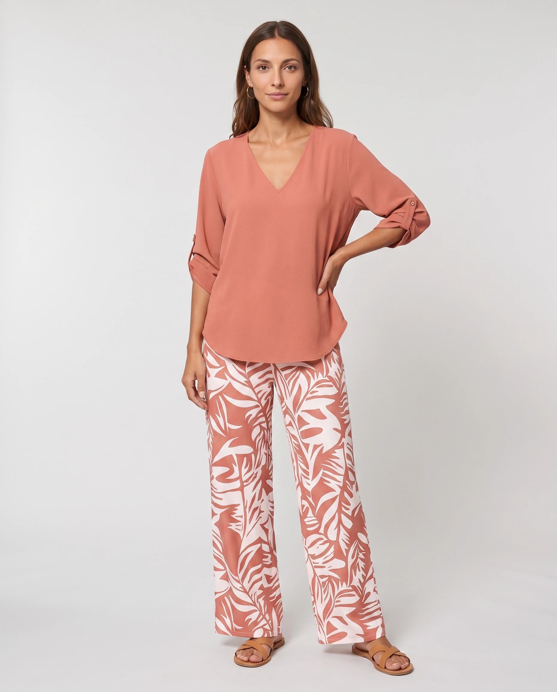 Ensemble blouse et pantalon large imprimé Servane — Corail — vue face studio