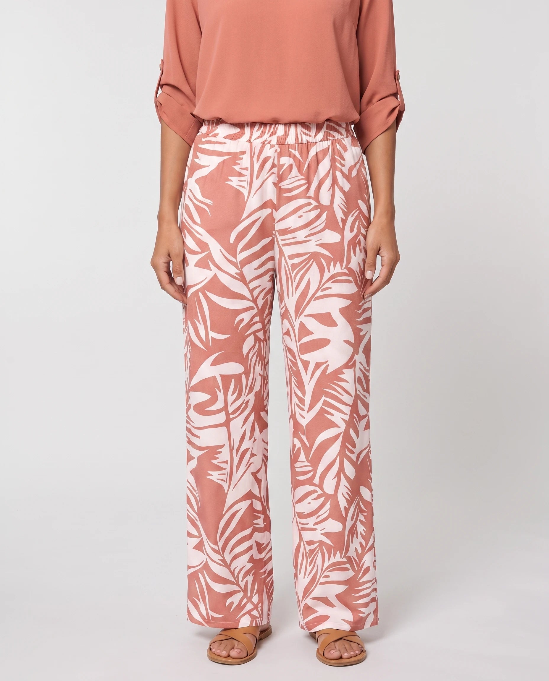 Ensemble blouse et pantalon large imprimé Servane — Corail — détail imprimé