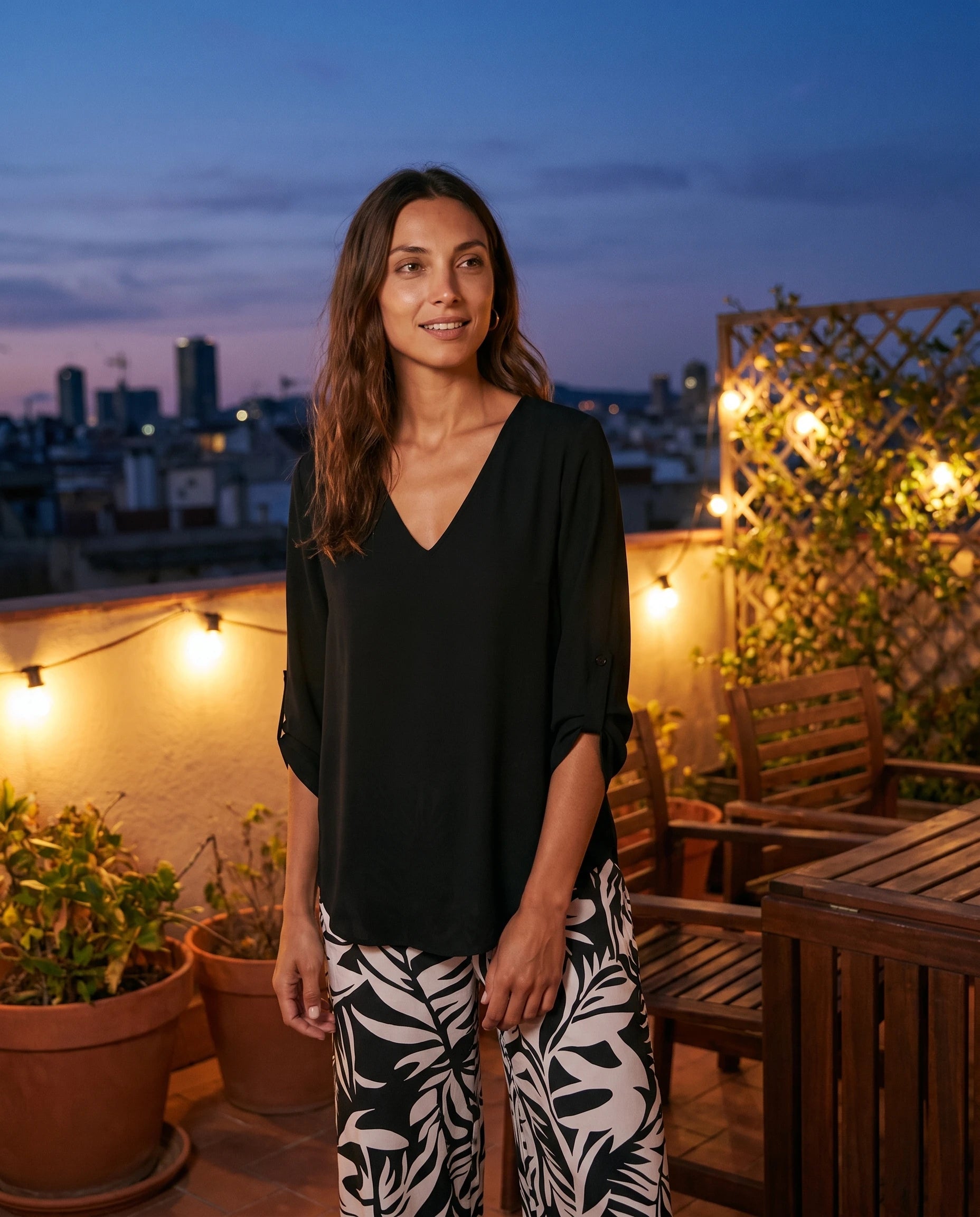 Ensemble blouse et pantalon large imprimé Servane — Noir — portée, lifestyle 2