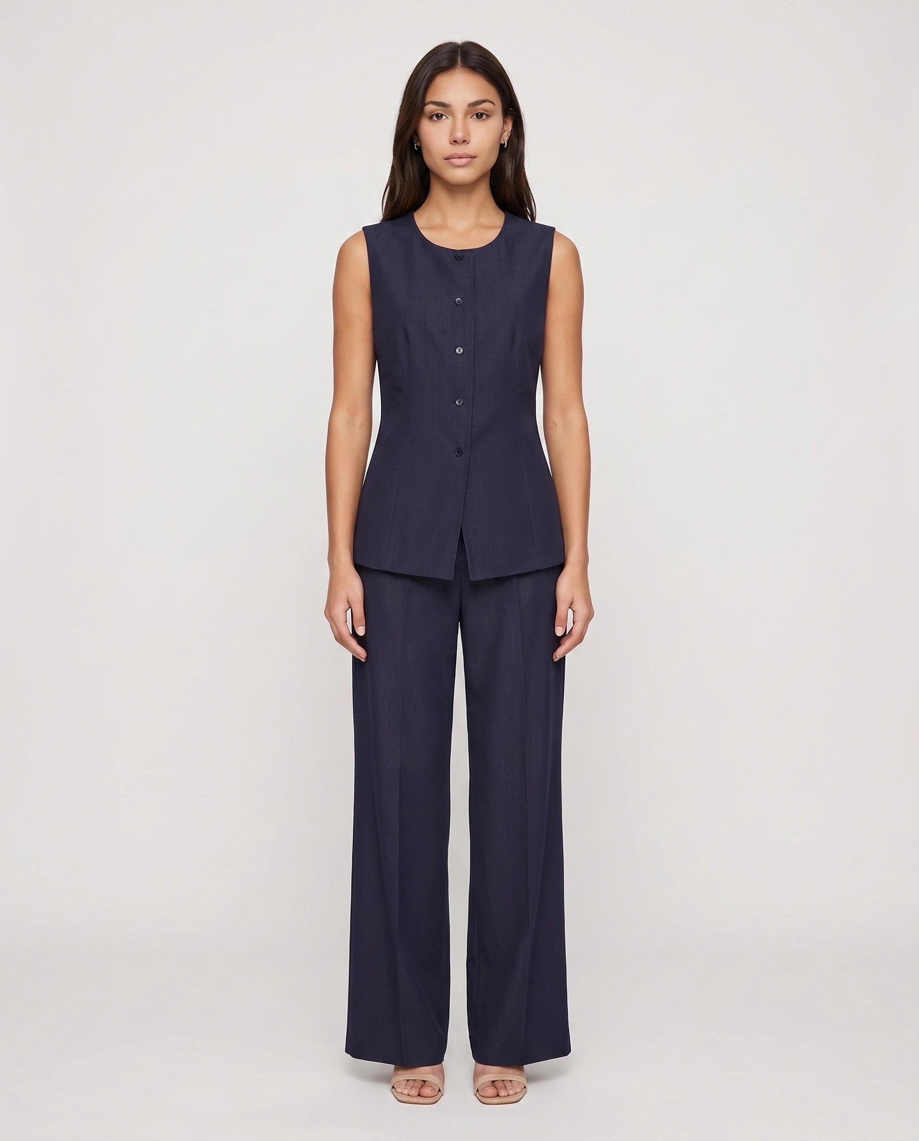 Ensemble gilet sans manches et pantalon de tailleur Bleu Marine - Philomene vue de face studio | Zolena