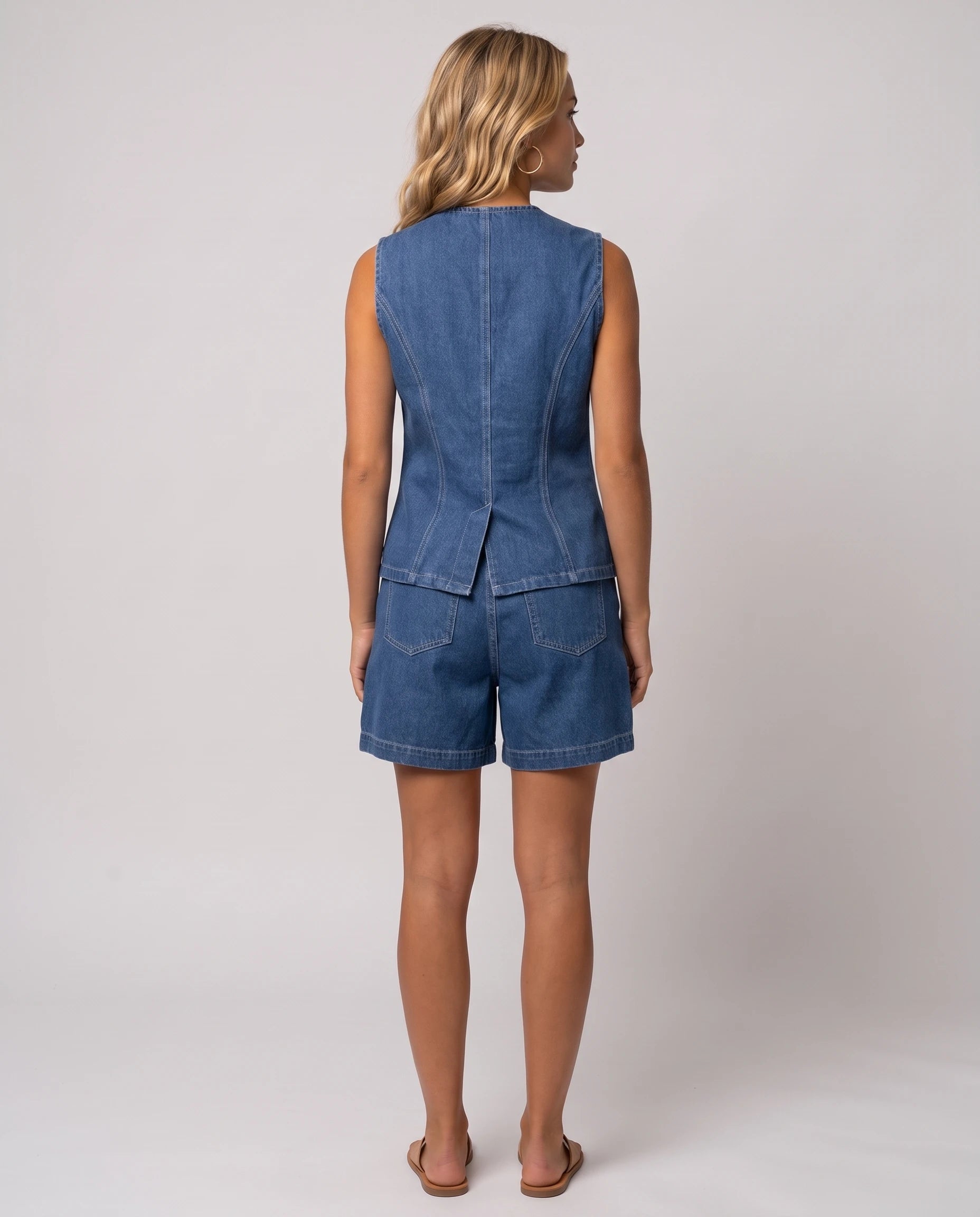 Ensemble gilet et short en jean Perrine — Bleu Denim — vue dos studio