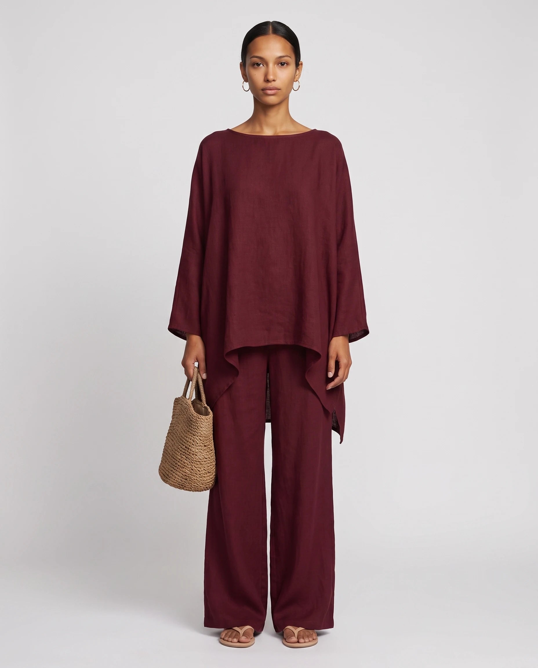 Ensemble tunique oversize et pantalon large en lin Eudoxie, coloris Bordeaux, vue de face en studio