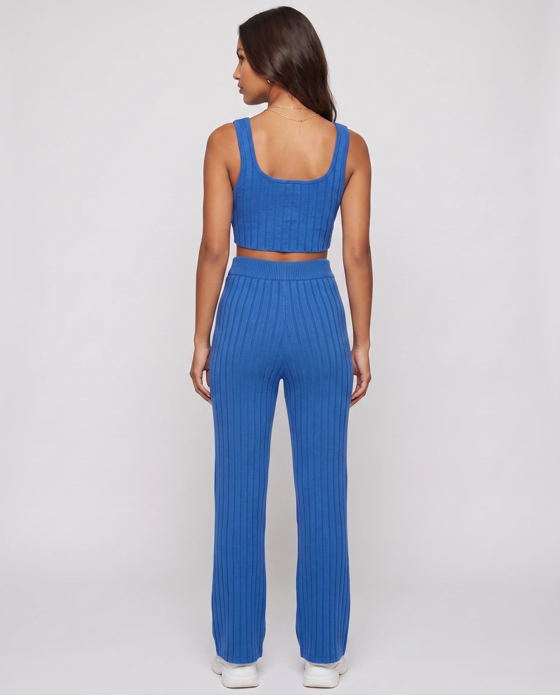 Ensemble top court et pantalon en maille cotelee Bleu Cobalt vue de dos studio - Elvire | Zolena