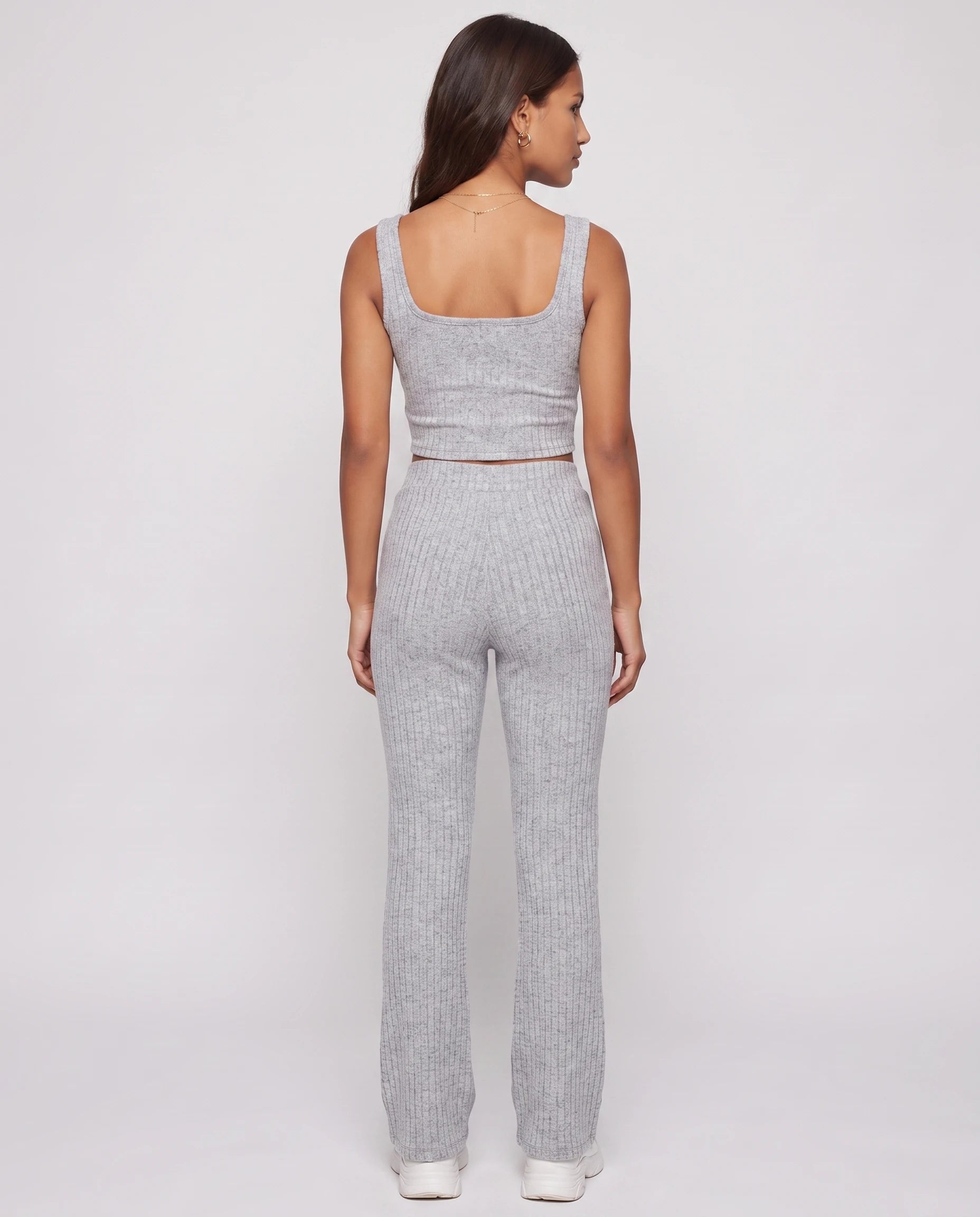 Ensemble top court et pantalon en maille cotelee Gris Chiné vue de dos studio - Elvire | Zolena