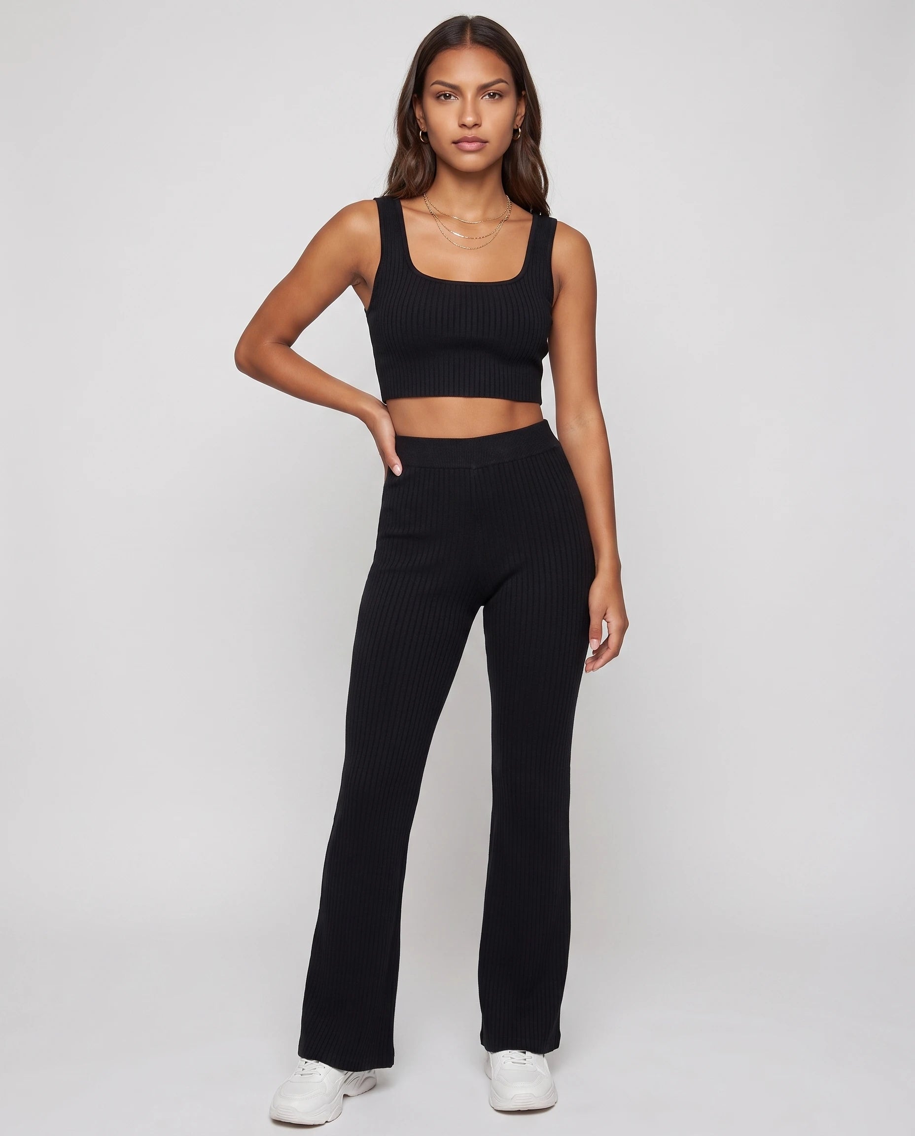 Ensemble top court et pantalon en maille cotelee Noir vue de face studio - Elvire | Zolena