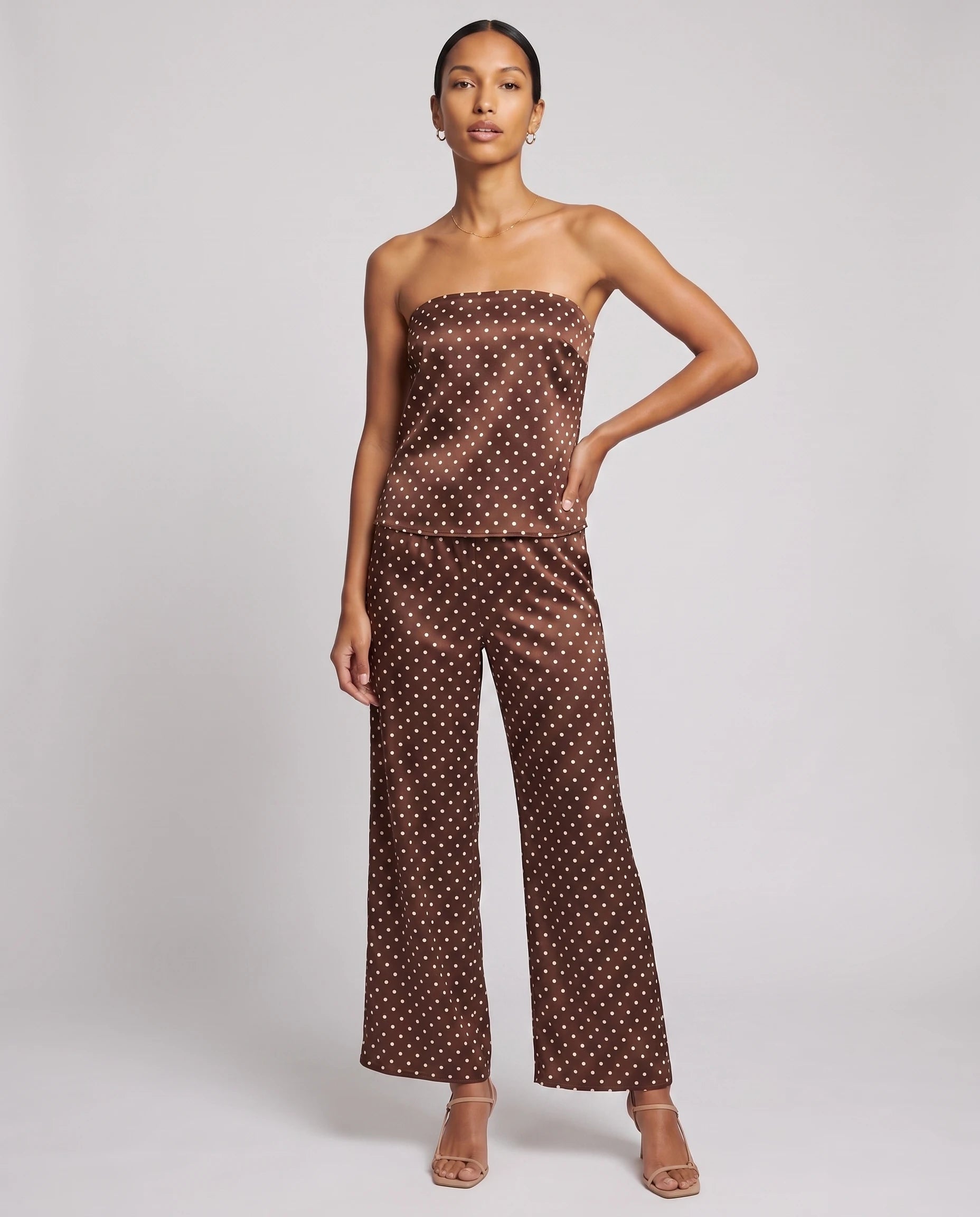 Ensemble satin bustier et pantalon large — Chocolat à Pois — vue studio de face