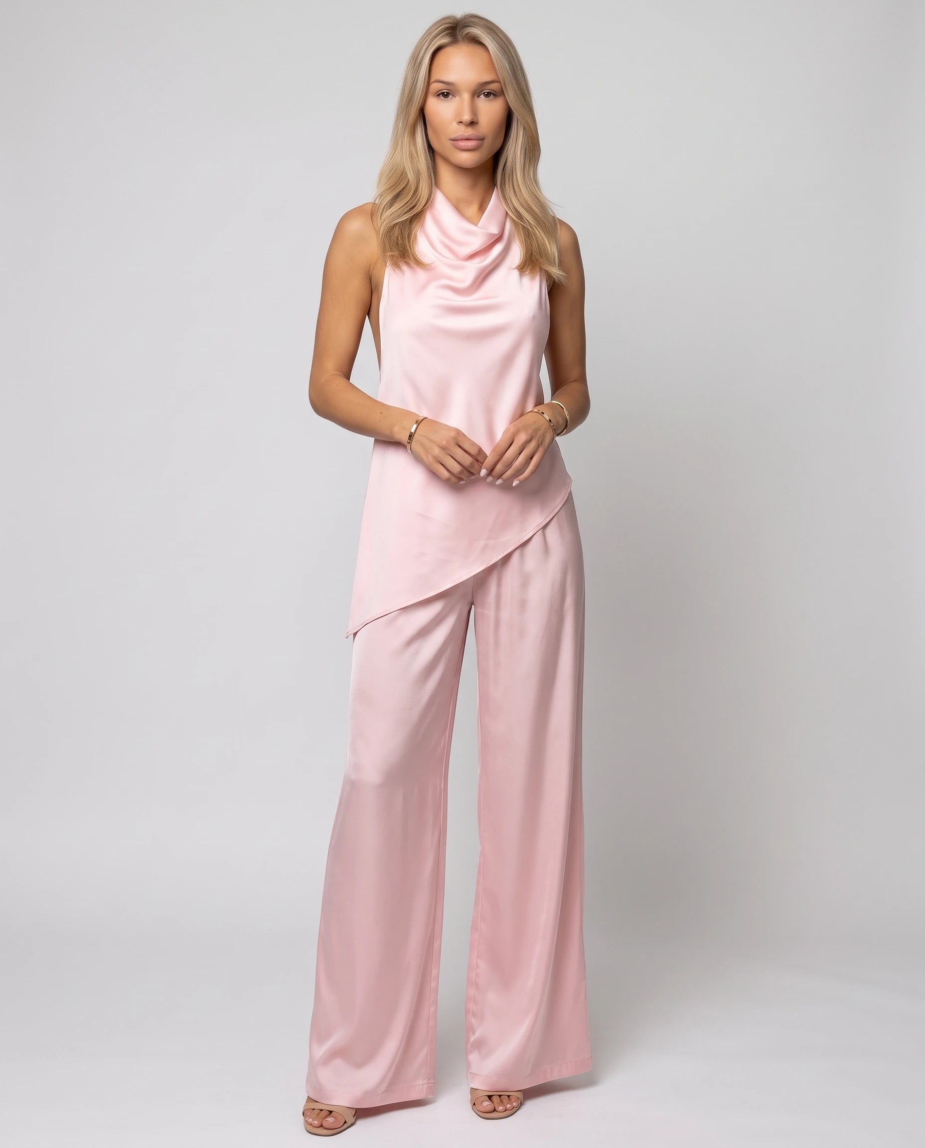 Ensemble top satin dos nu et pantalon large Vinciane — Rose — vue face studio