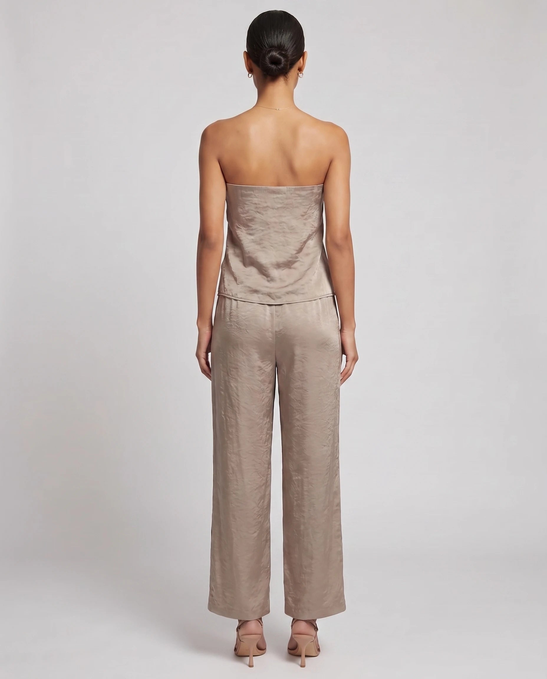 Ensemble satin bustier et pantalon large — Taupe — vue de dos