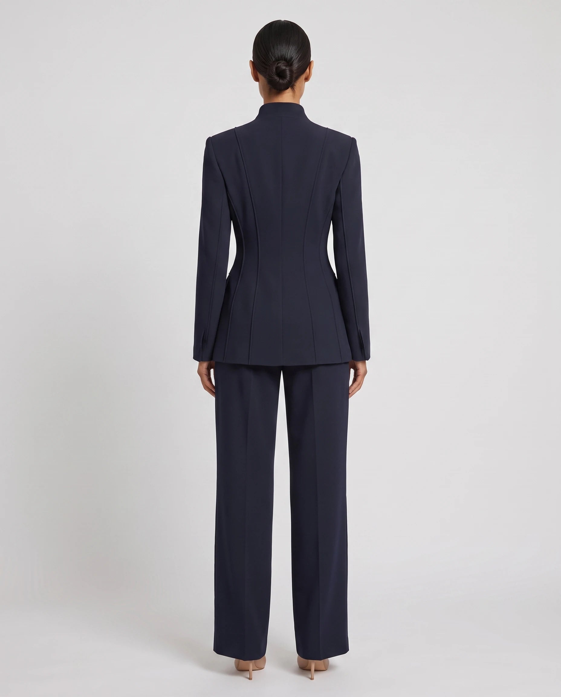 Ensemble tailleur cintre Gwendoline bleu marine, vue de dos