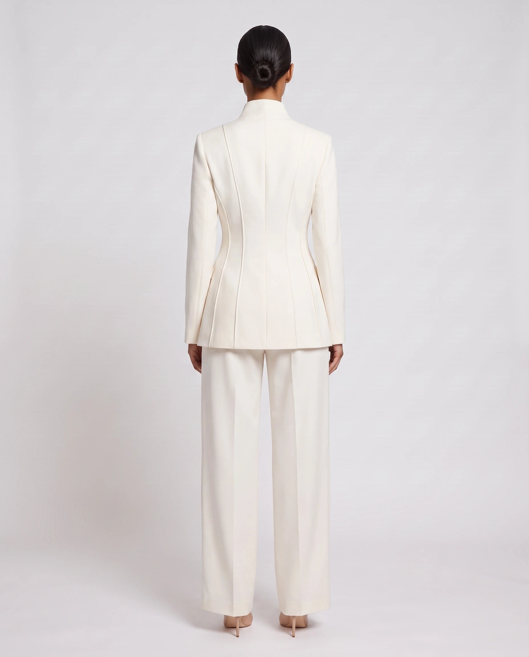 Ensemble tailleur cintre Gwendoline ivoire, vue de dos