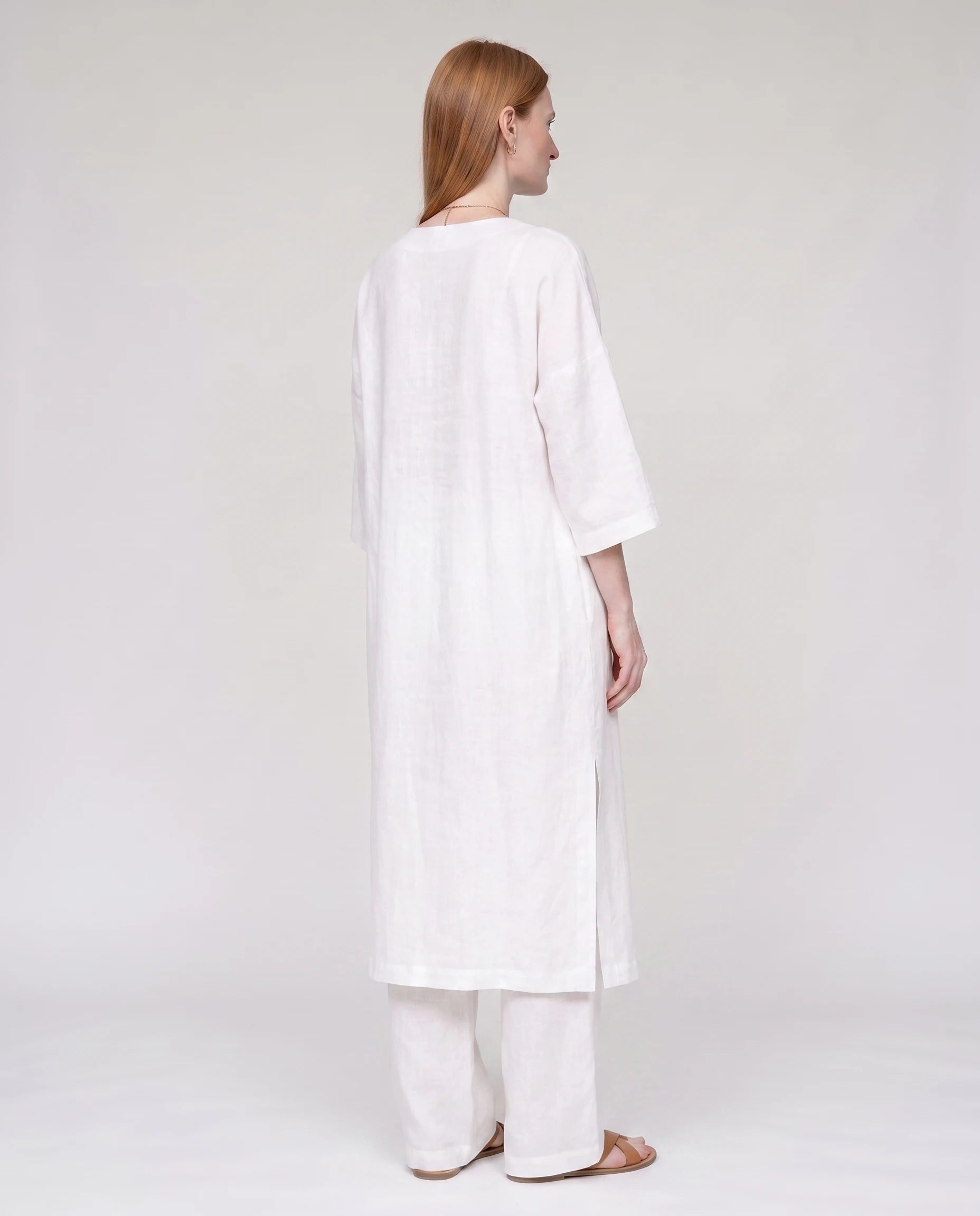 Ensemble tunique longue en lin et pantalon large Blanc vue trois-quarts dos studio - Ombeline | Zolena
