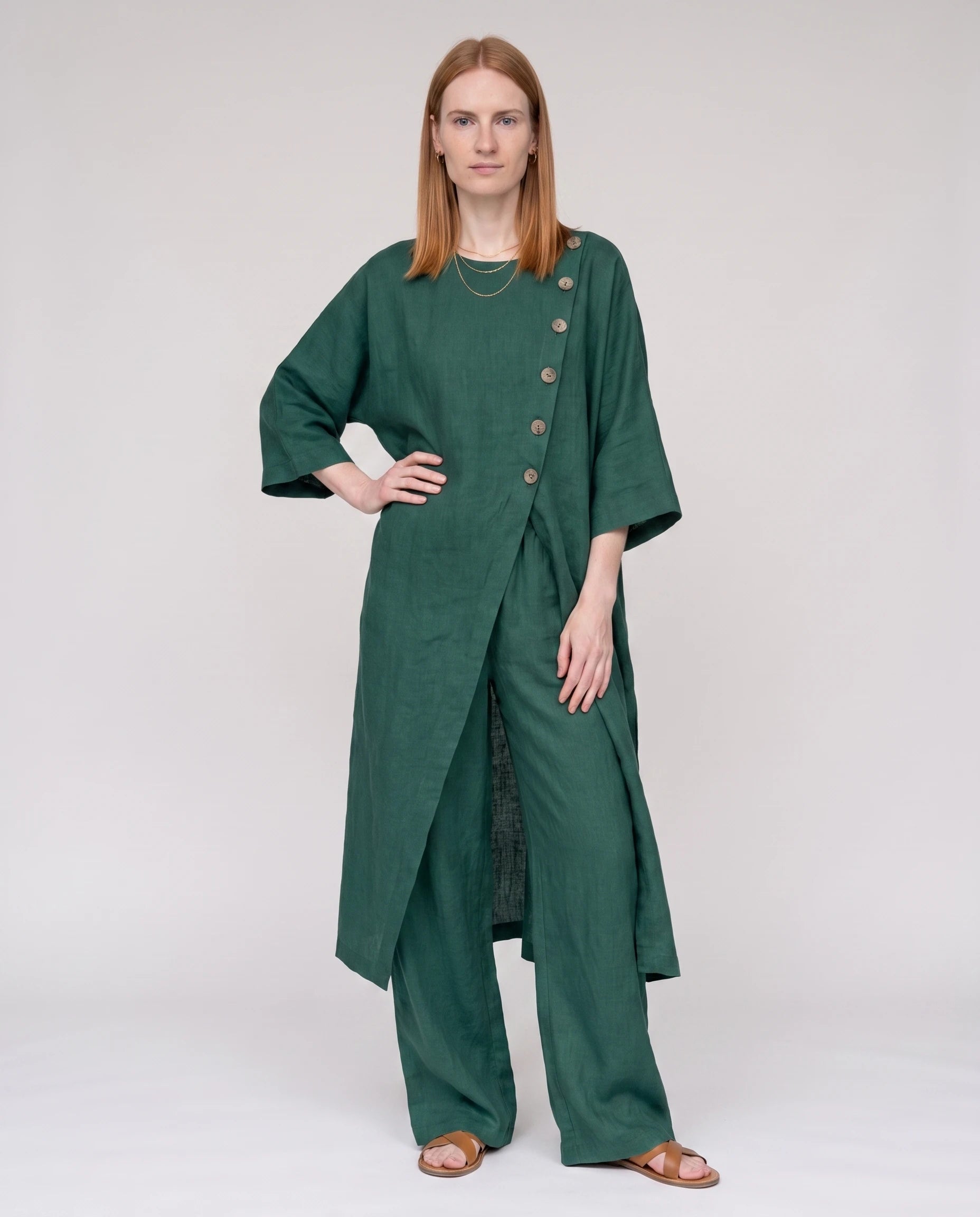 Ensemble tunique longue en lin et pantalon large Vert vue de face studio - Ombeline | Zolena