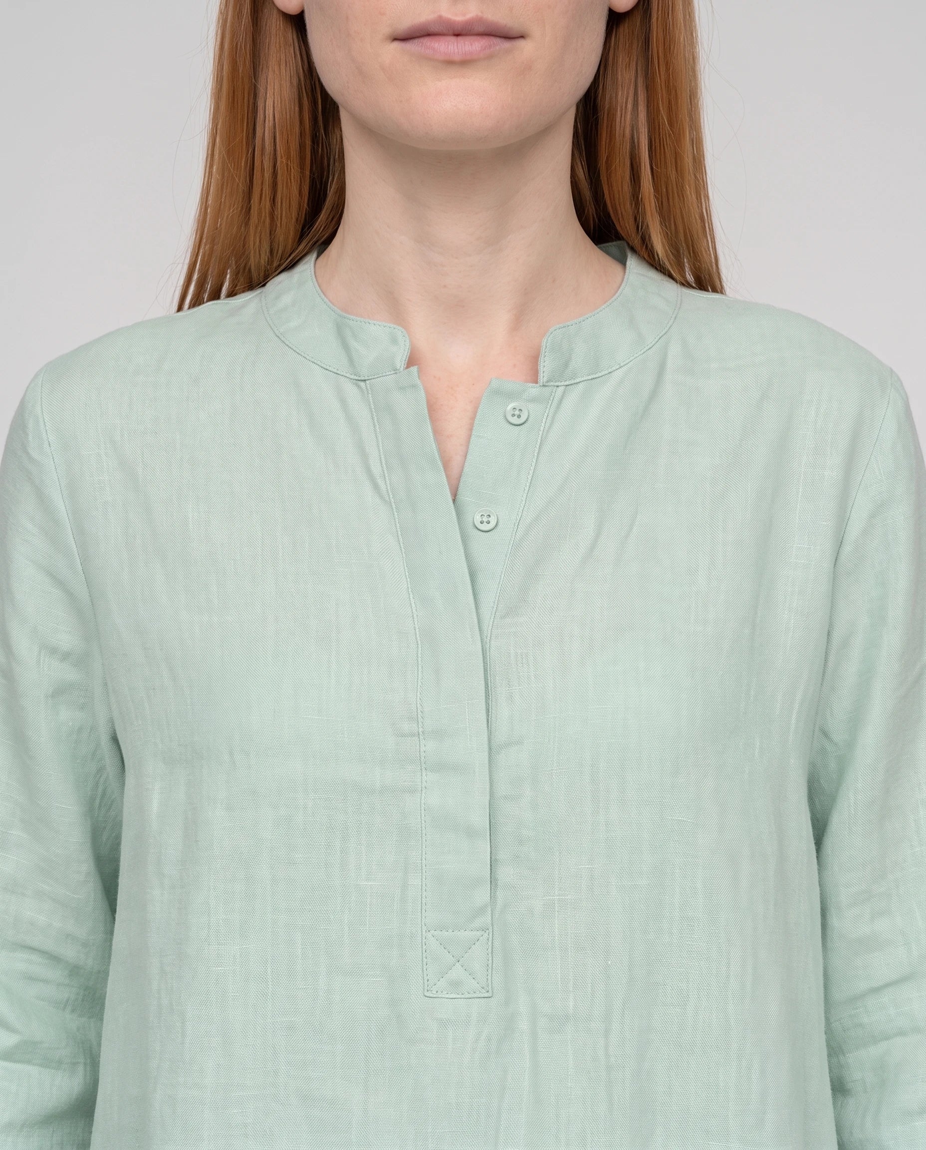 Ensemble tunique col mandarin et pantalon large Guillemette — Vert — détail col mandarin