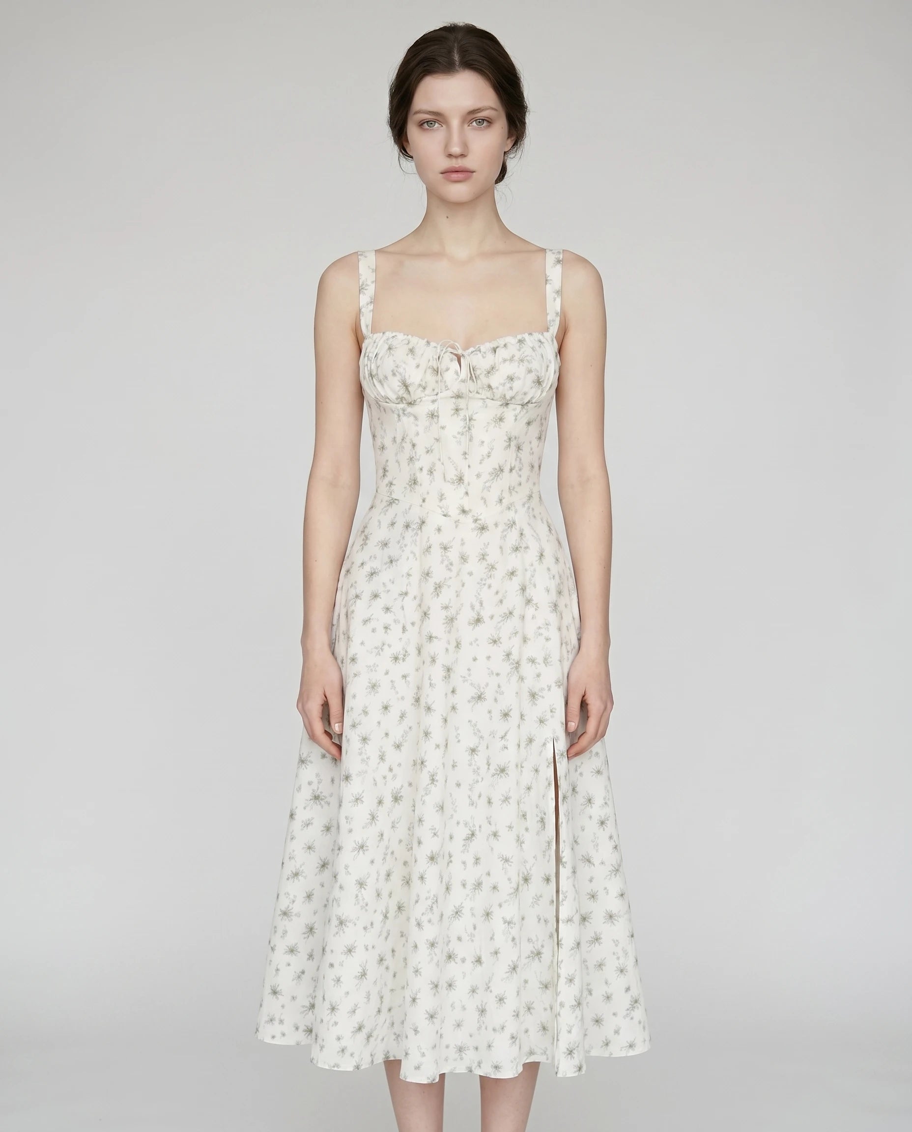 Robe midi fleurie à bustier corset Rosalie coloris Bleuet, vue de face studio — Zolena