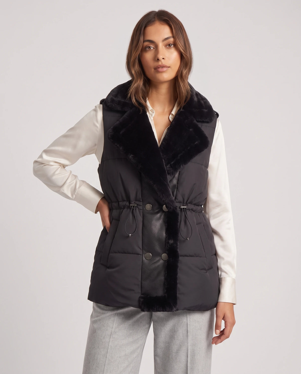 Gilet sans manches à col fausse fourrure Zélia Noir, vue de face rapprochée