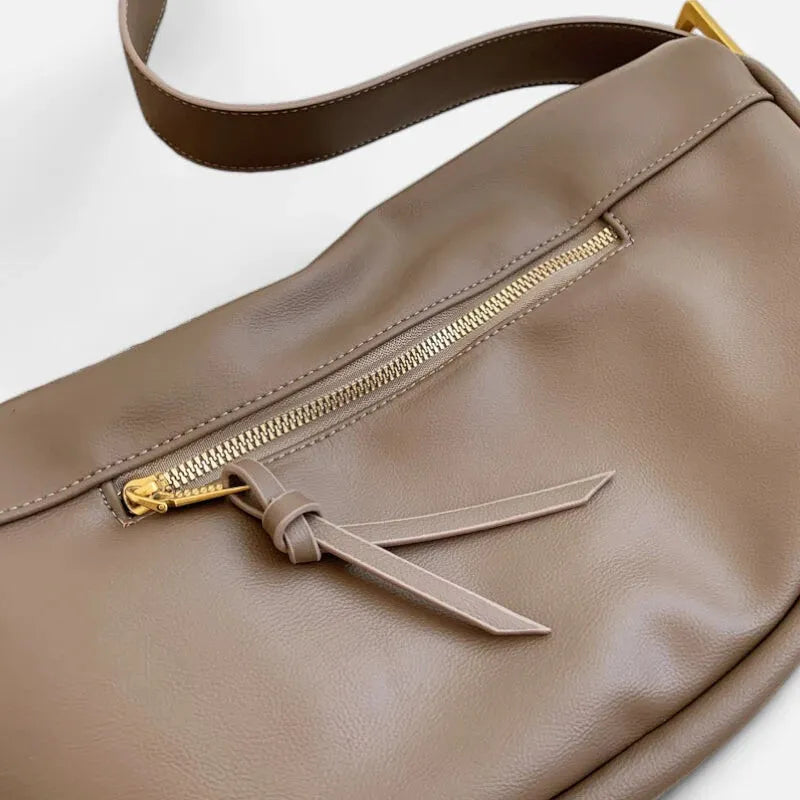 Grand sac à main banane demi-lune en cuir chic Marcelle