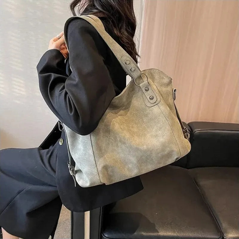 Grand sac à main bandoulière de cours rétro souple Iris