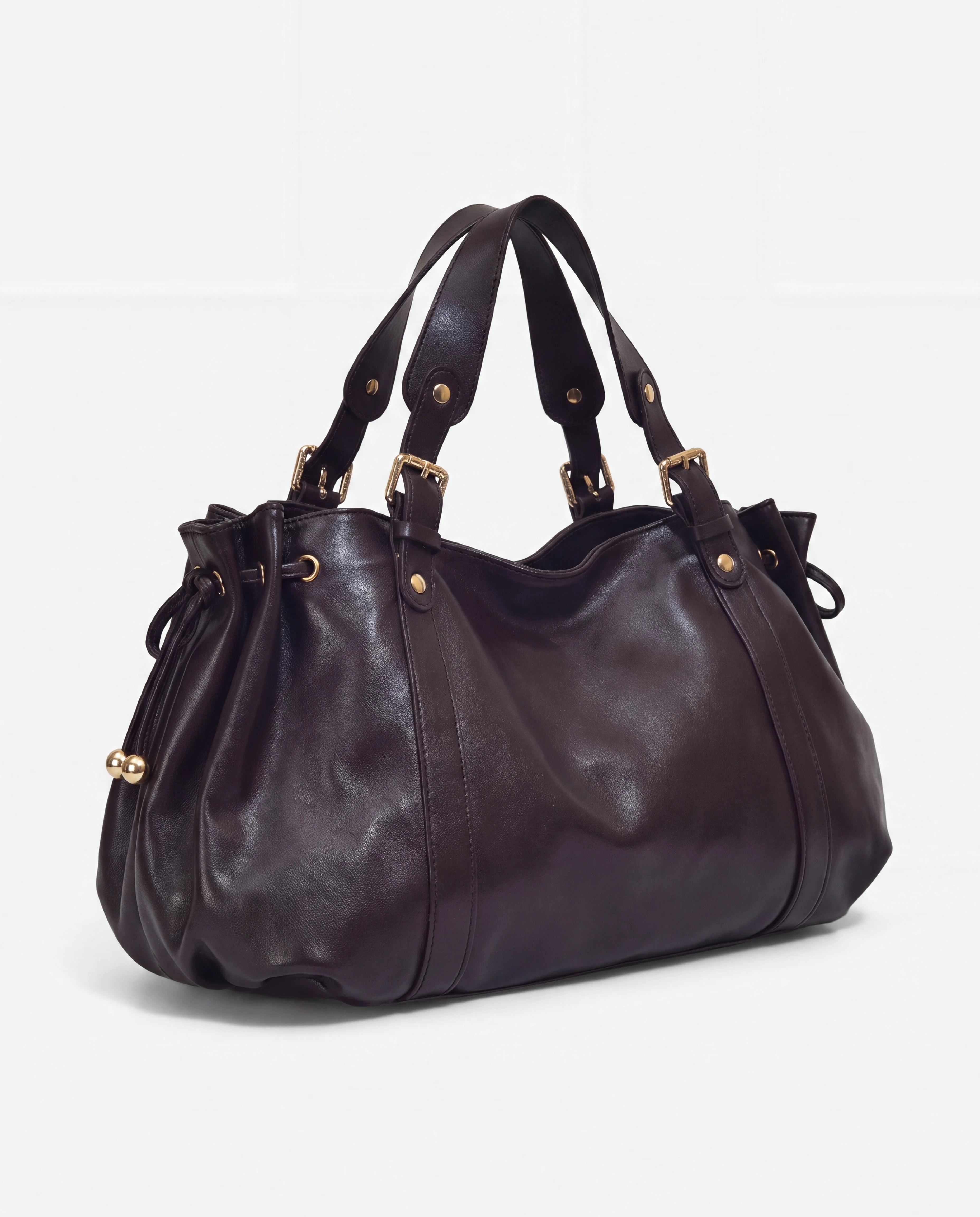 Grand sac à main de cours bowling souple Enora coloris Café — vue de trois quarts sur fond studio