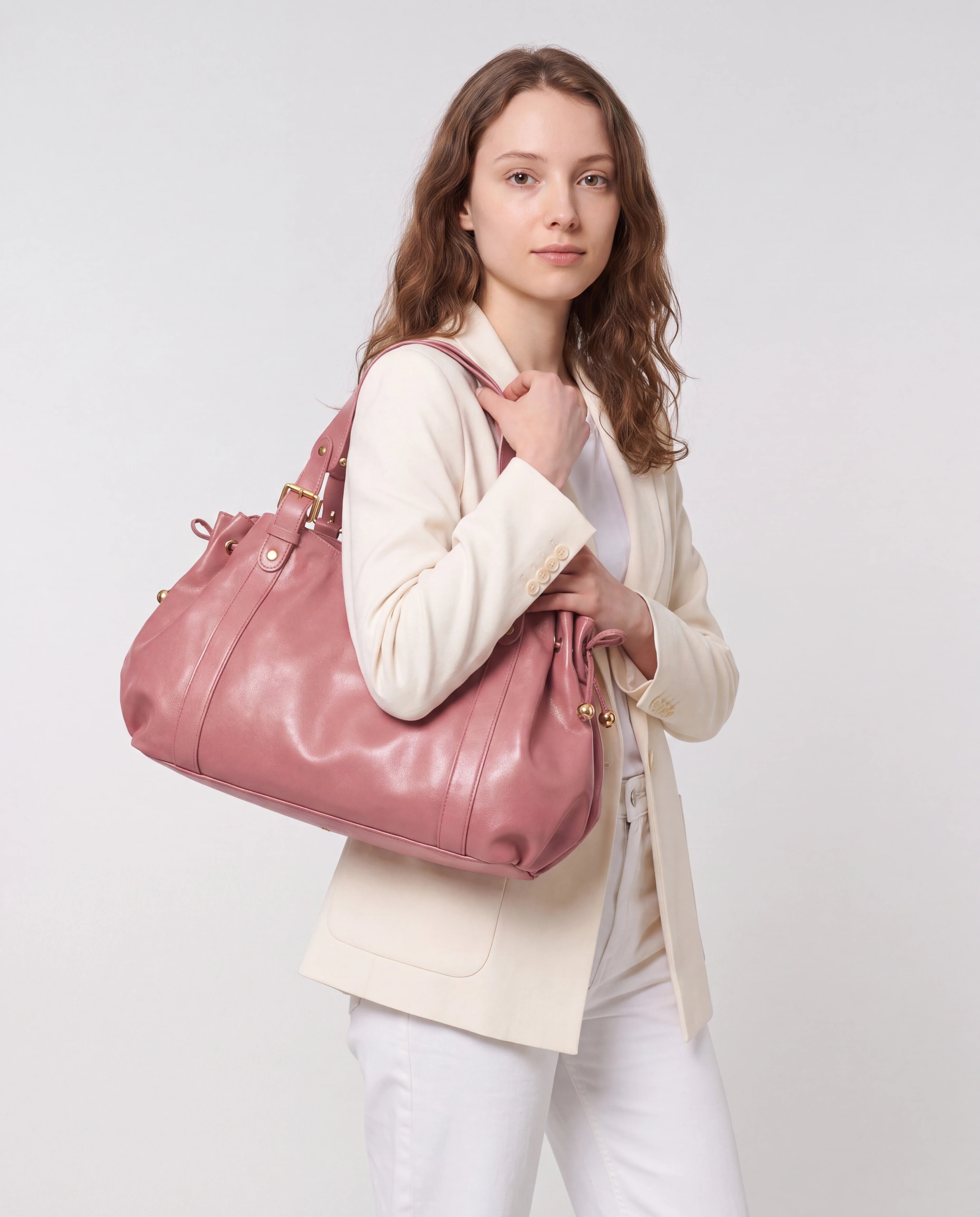 Grand sac à main de cours bowling souple Enora coloris Rose — porté à l'épaule, buste de face