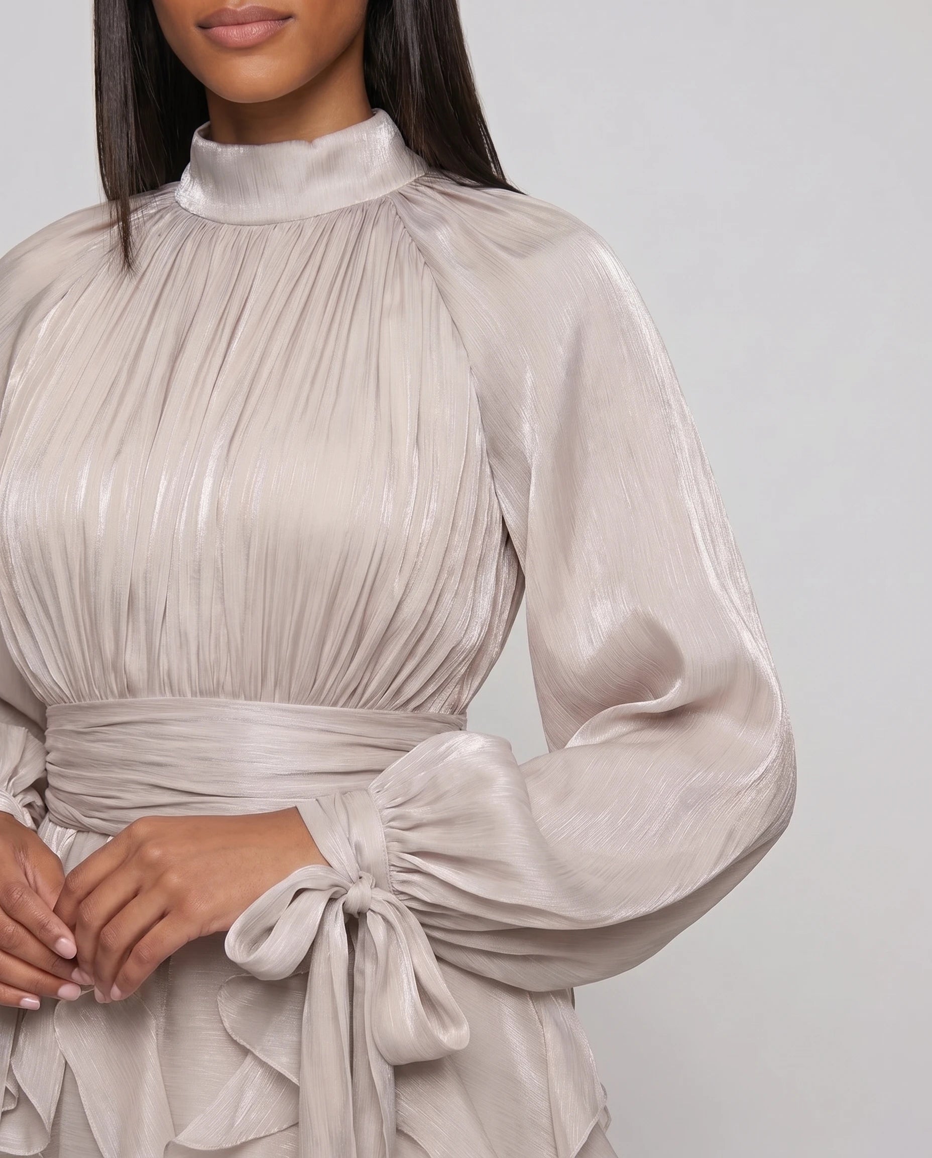 Robe de soiree col montant manches nouees detail gris perle