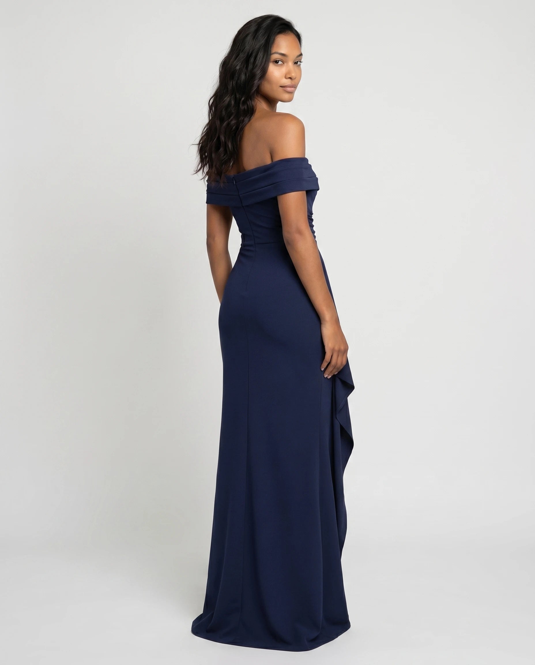 Robe longue noire bardot drapée — studio dos trois quarts diane