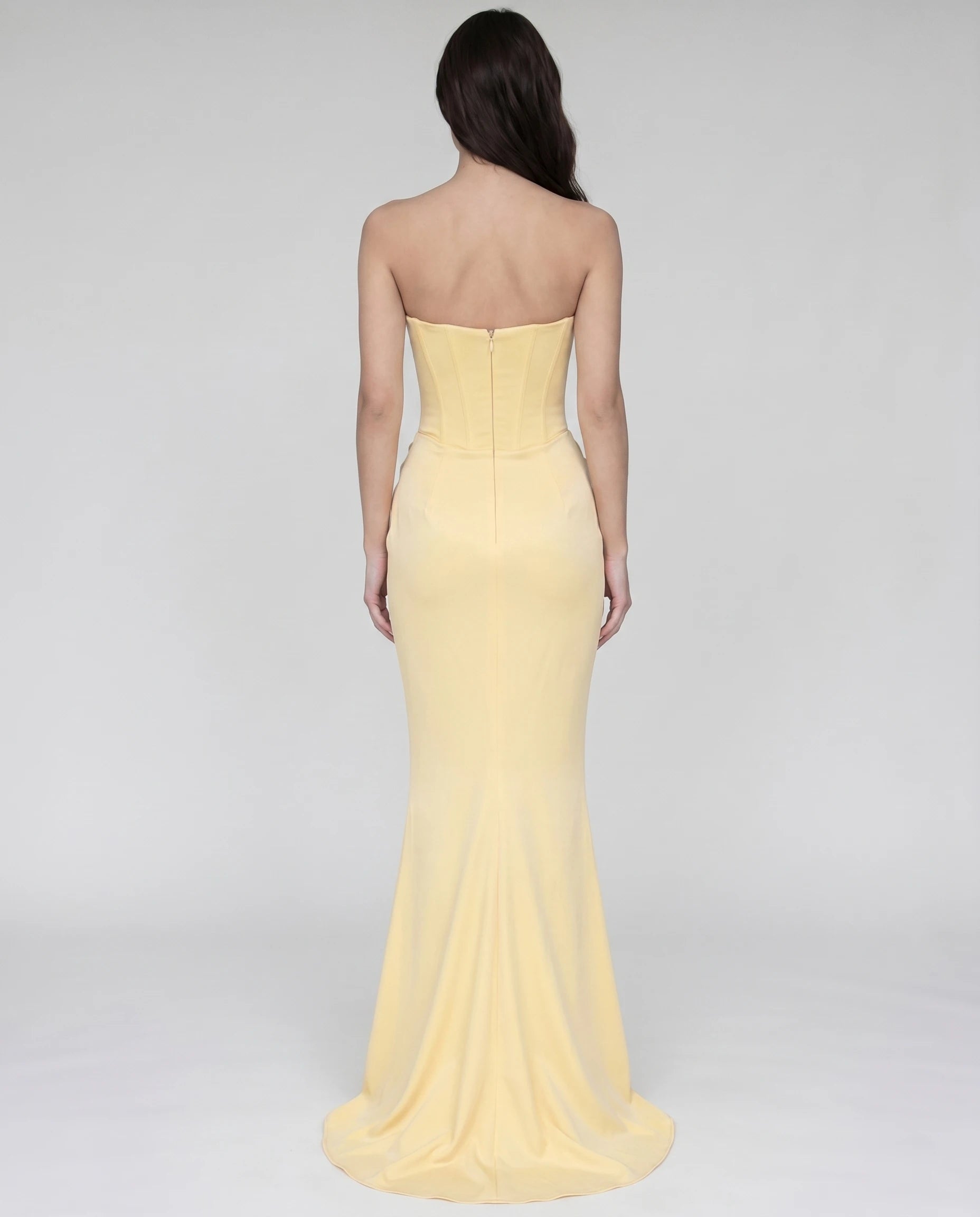 Robe longue corset jaune beurre, vue de dos plein pied