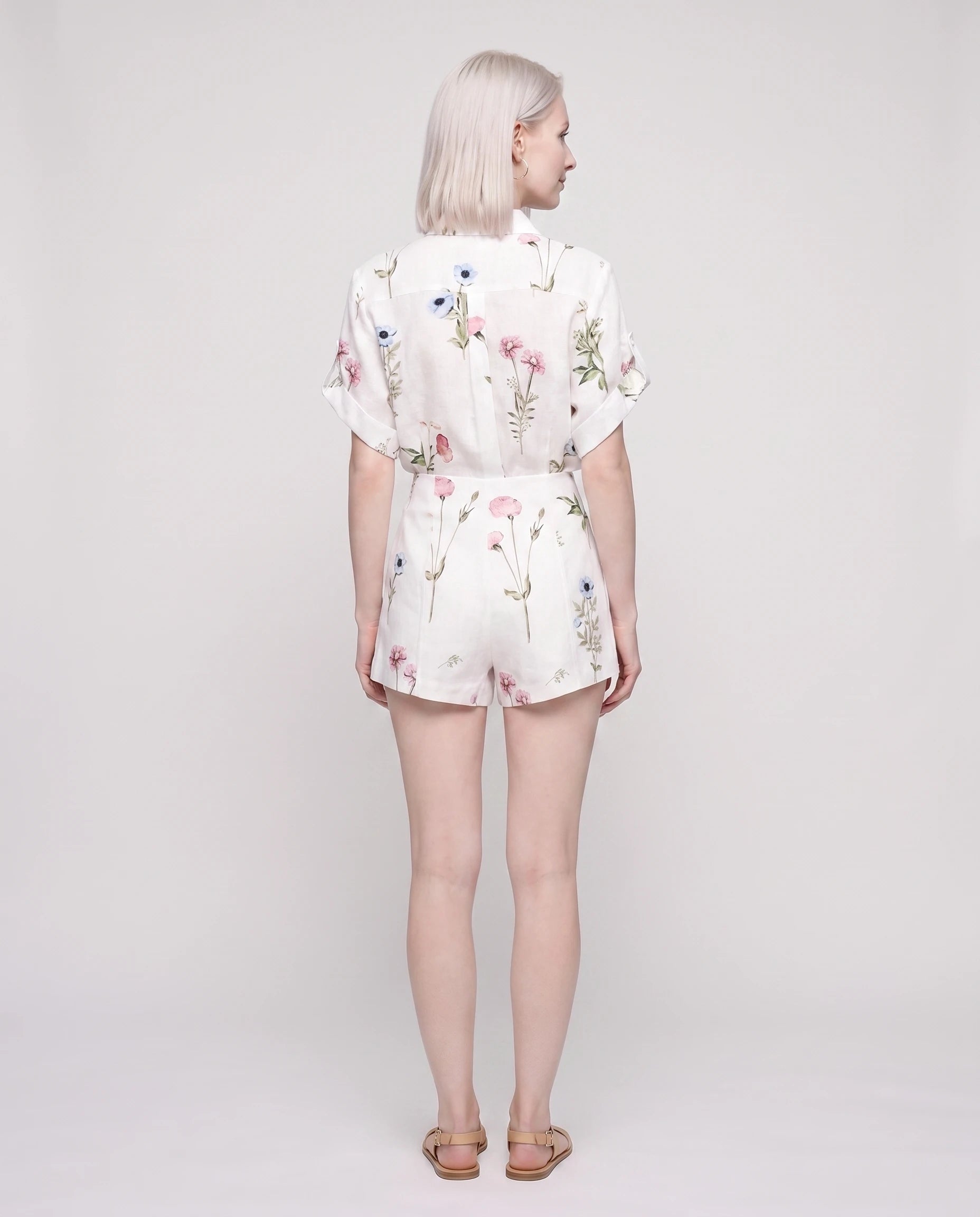Ensemble chemise fleurie et short taille haute — Josseline — Blanc — vue de dos