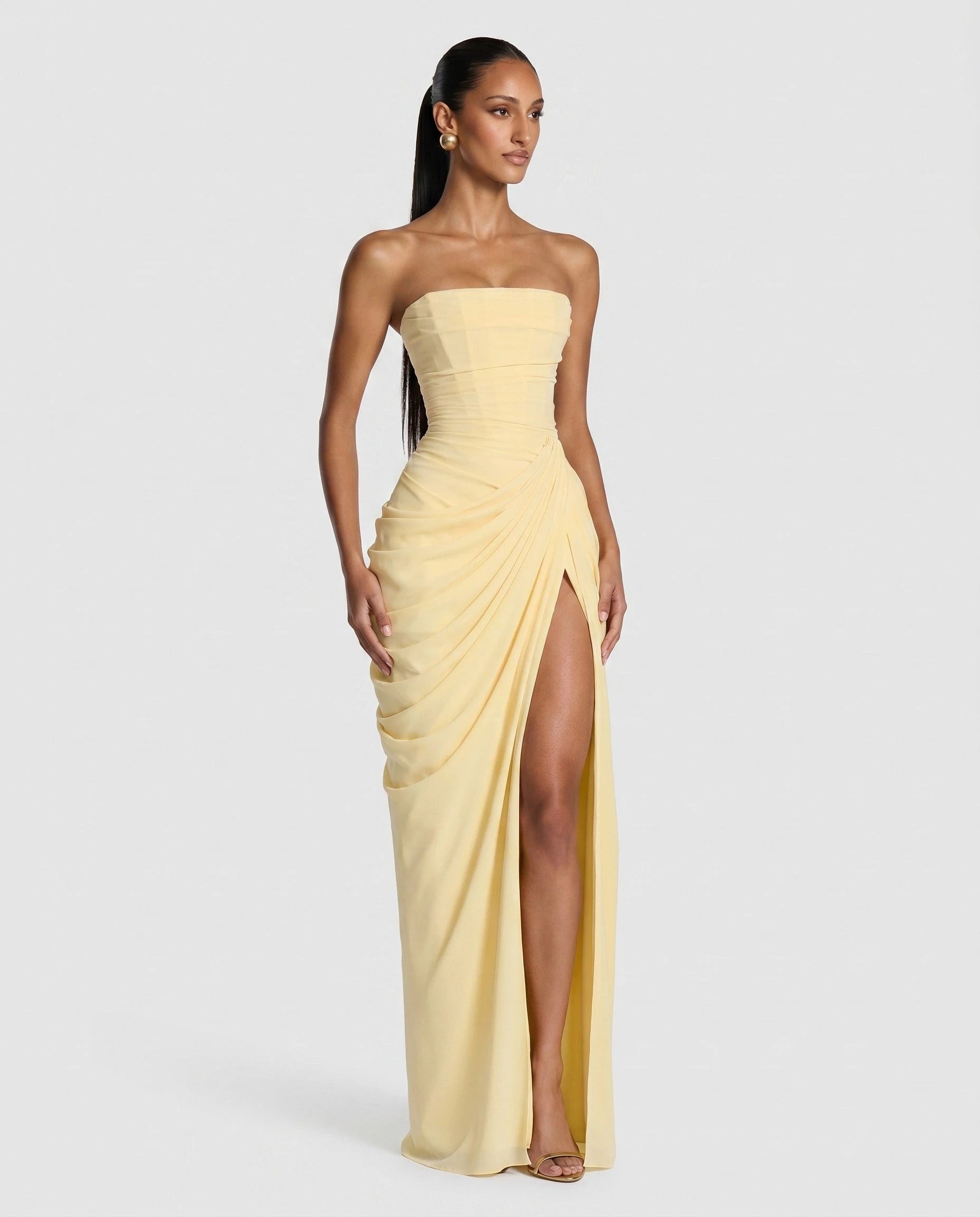 Robe longue bustier en chiffon jaune beurre, vue face studio