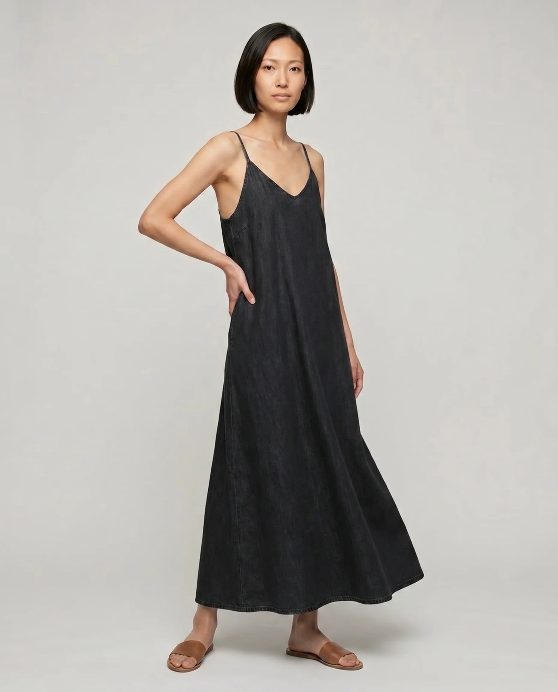 Robe longue en jean noir — Margot, vue trois-quarts