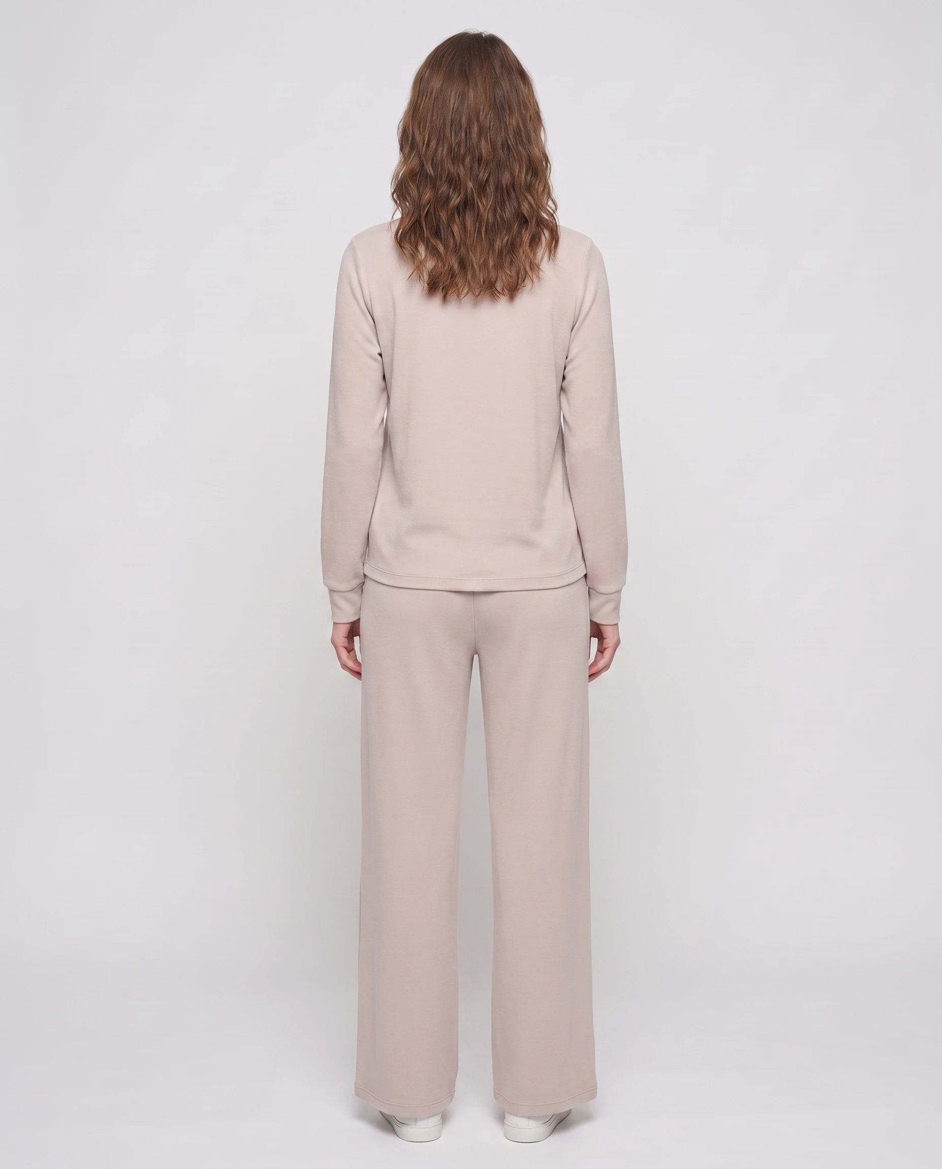 Ensemble haut col rond nervuré et pantalon large Maylis — Beige — vue dos studio