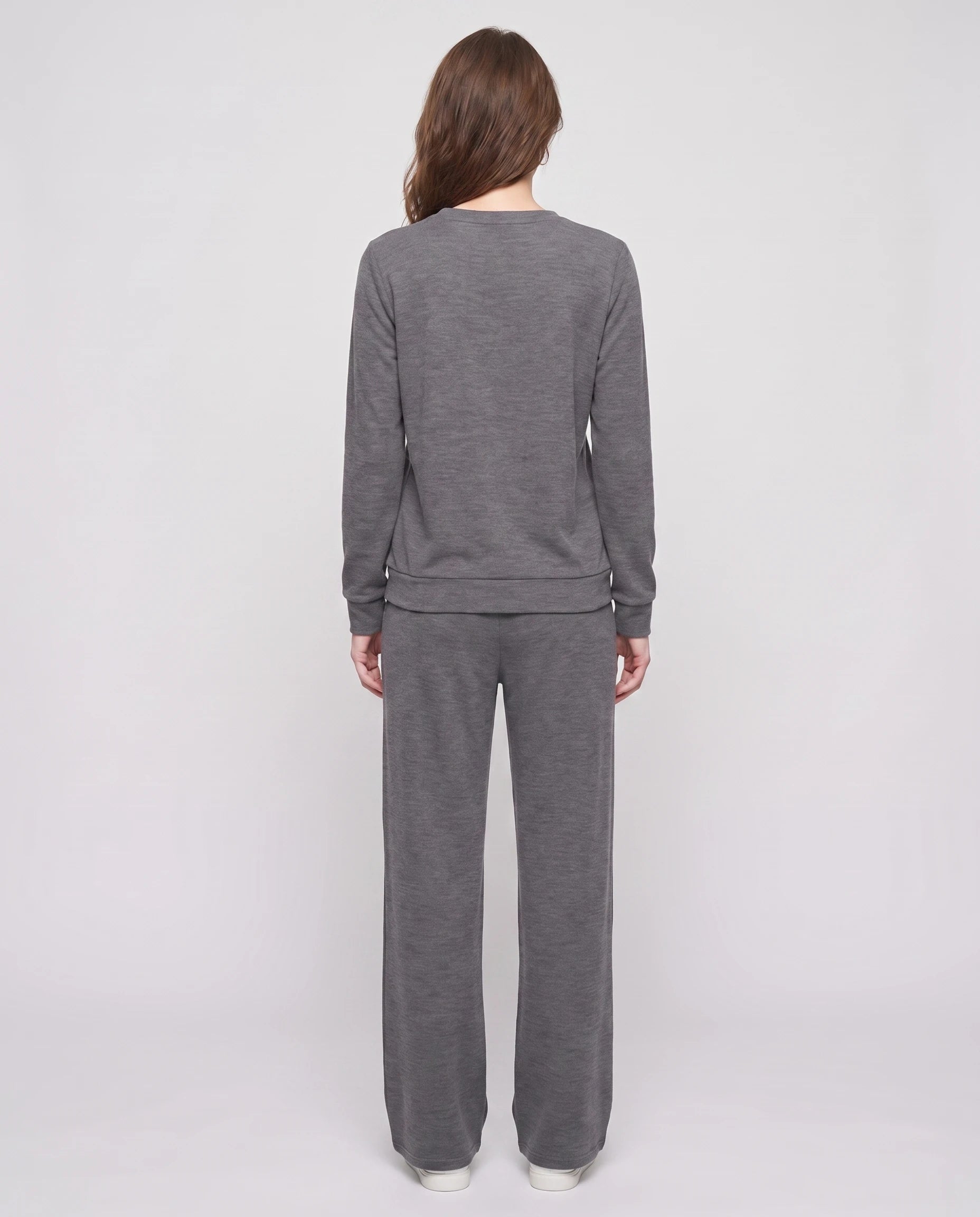 Ensemble haut col rond nervuré et pantalon large Maylis — Gris — vue dos studio