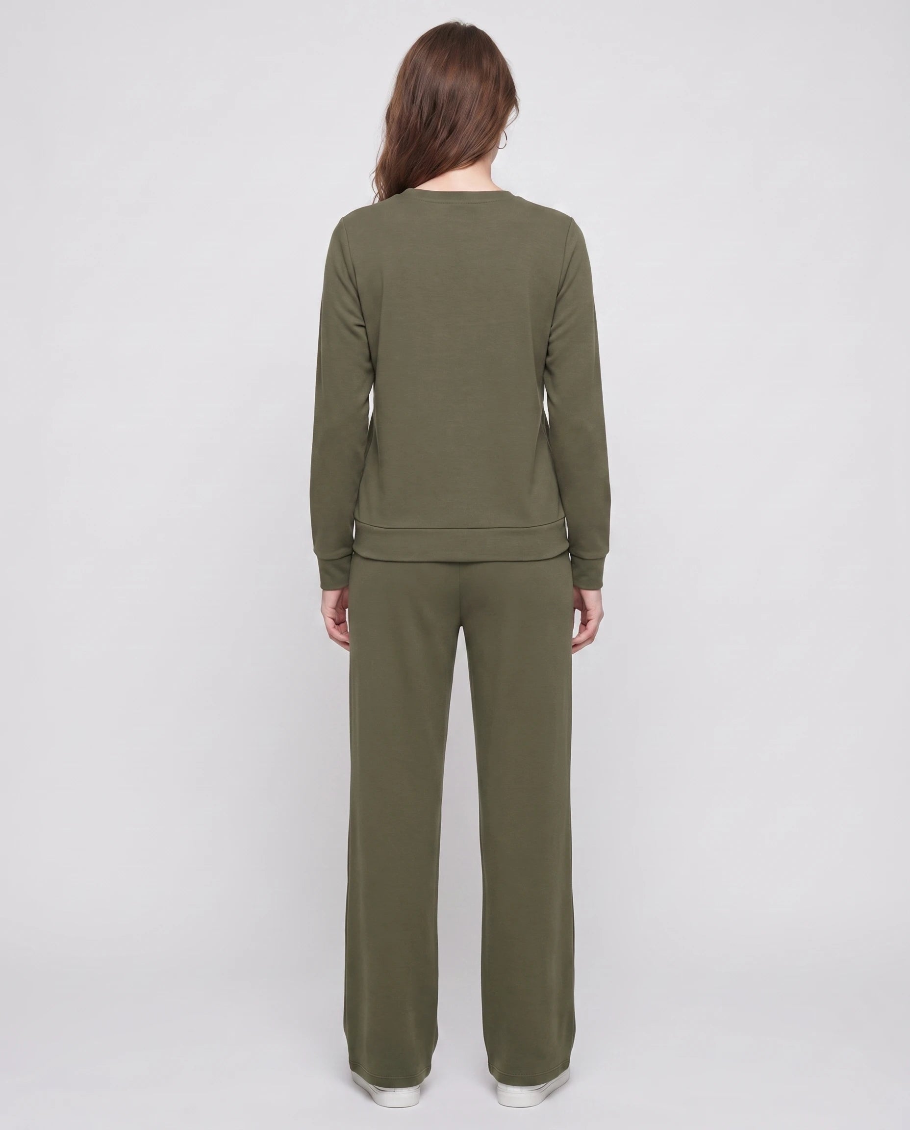 Ensemble haut col rond nervuré et pantalon large Maylis — Vert Olive — vue dos studio